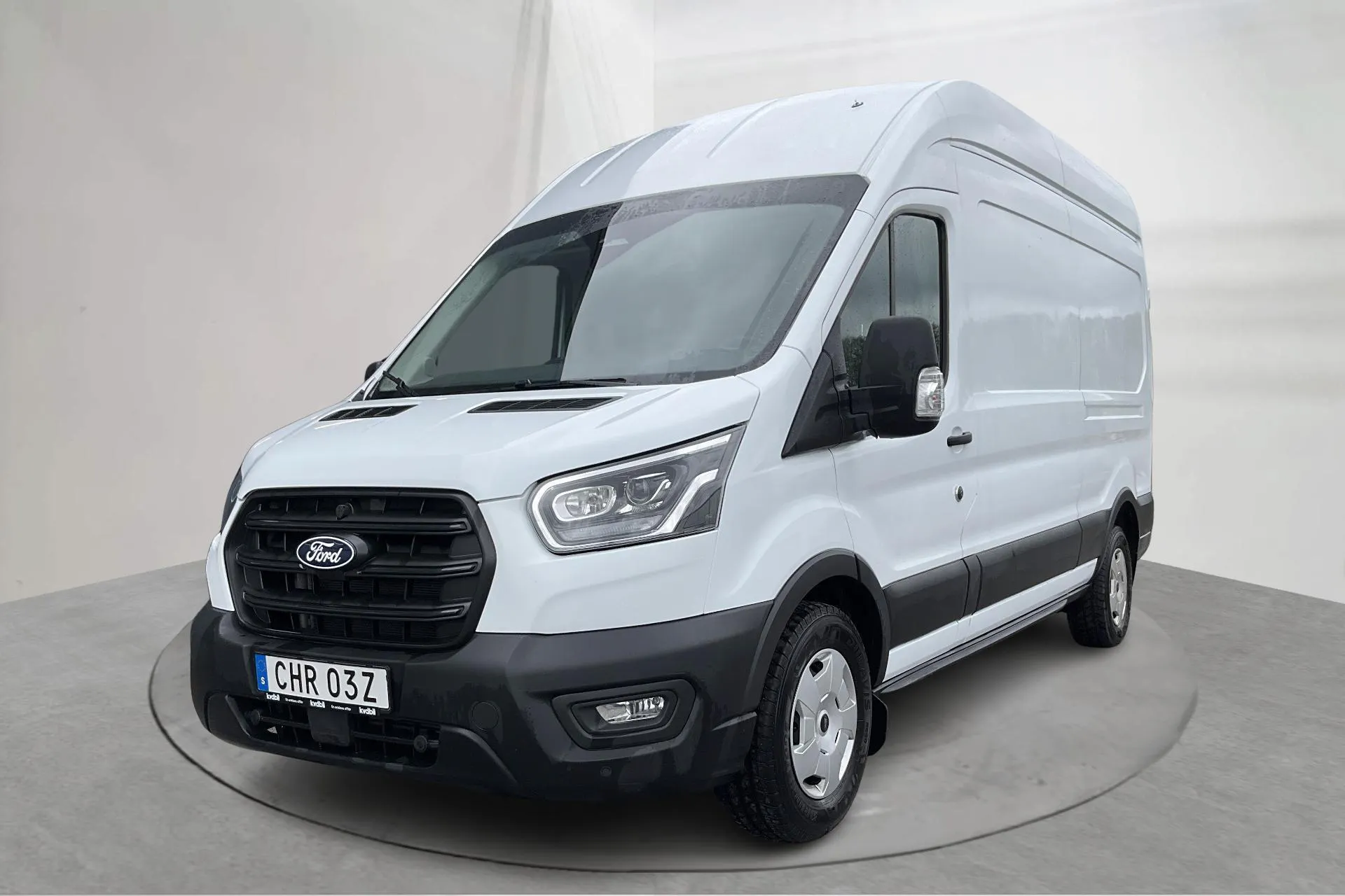 Presentationsfoto 1 av 17: Ford Transit 350 2.0 TDCi 2WD Skåp (165hk) - 2 389 mil - Automat - vit - 2025