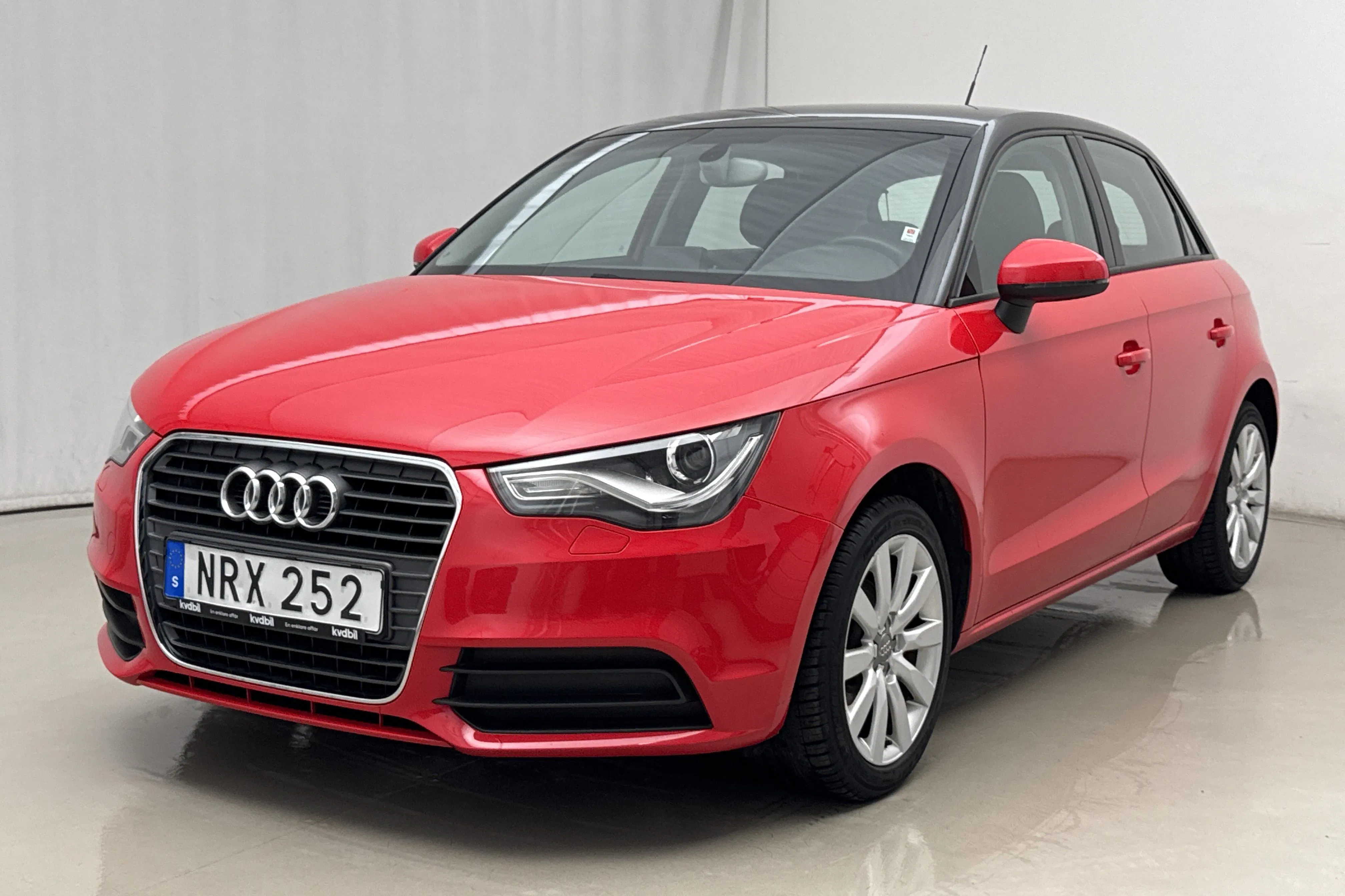 Presentationsfoto 1 av 15: Audi A1 1.2 TFSI Sportback (86hk) - 8 876 mil - Manuell - röd - 2014