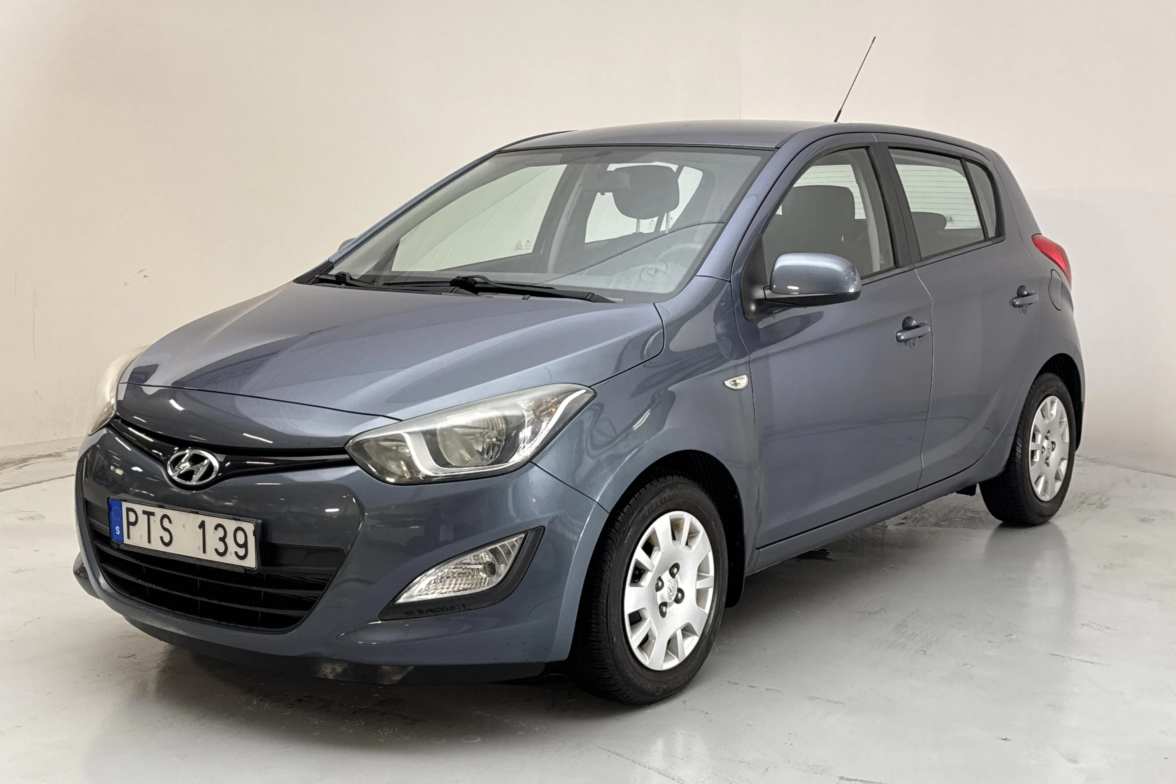 Presentation photo 1 of 12: Hyundai i20 1.2 (85hk) - 40 560 km - Manual - blue - 2013