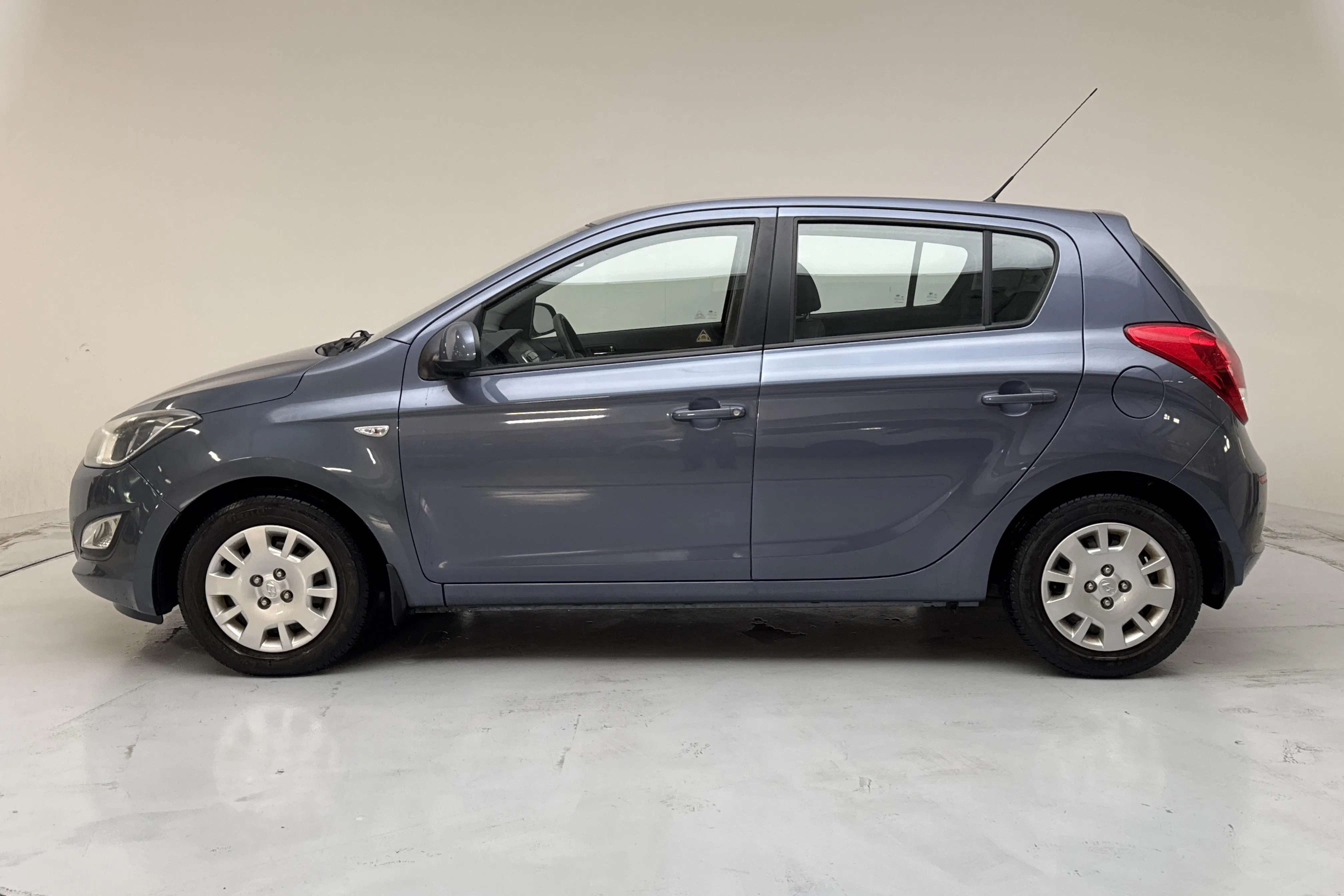 Presentation photo 2 of 12: Hyundai i20 1.2 (85hk) - 40 560 km - Manual - blue - 2013