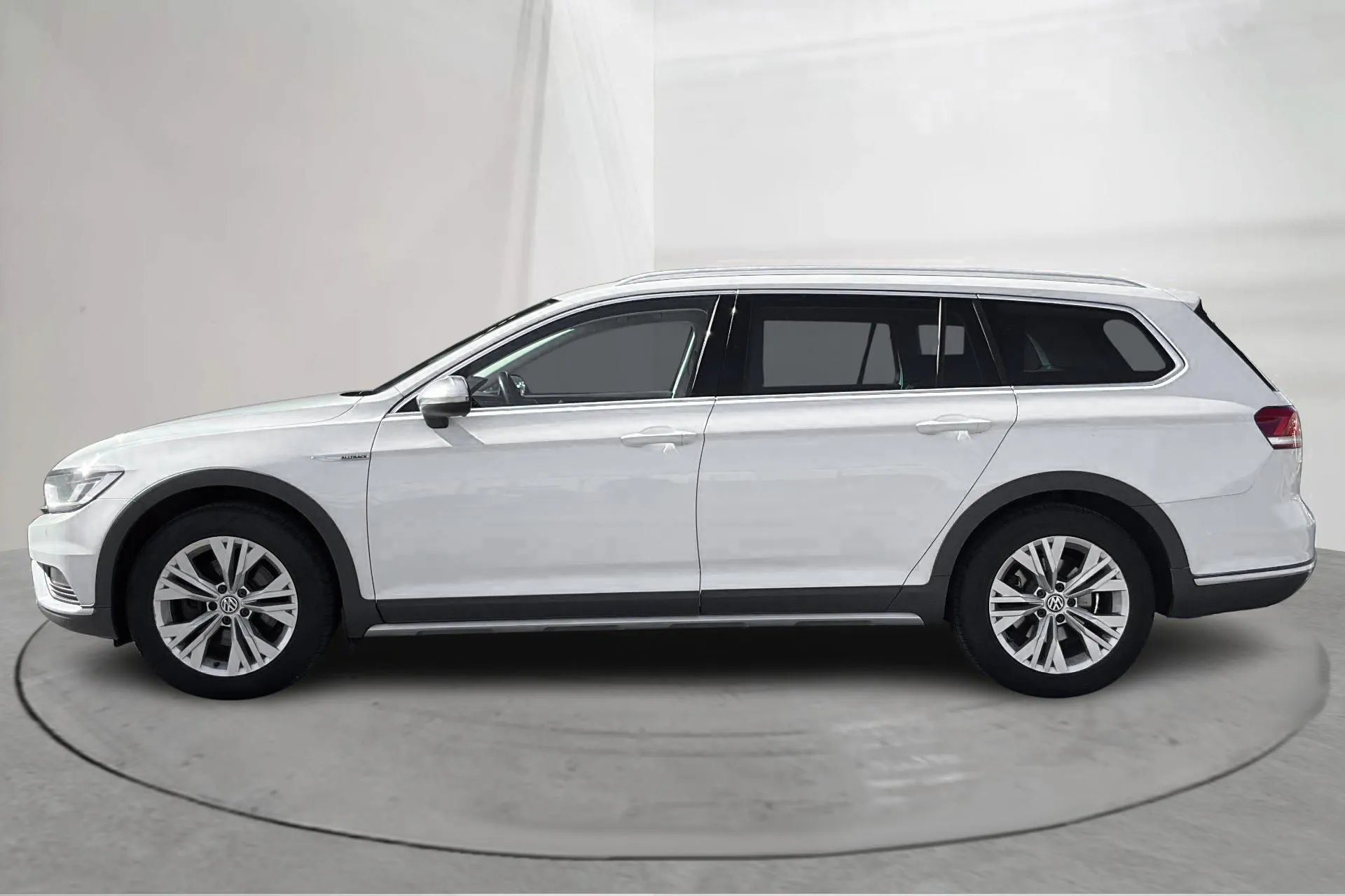 Presentation photo 2 of 16: VW Passat Alltrack 2.0 TDI 4MOTION (190hk) - 115 810 km - Automatic - white - 2016