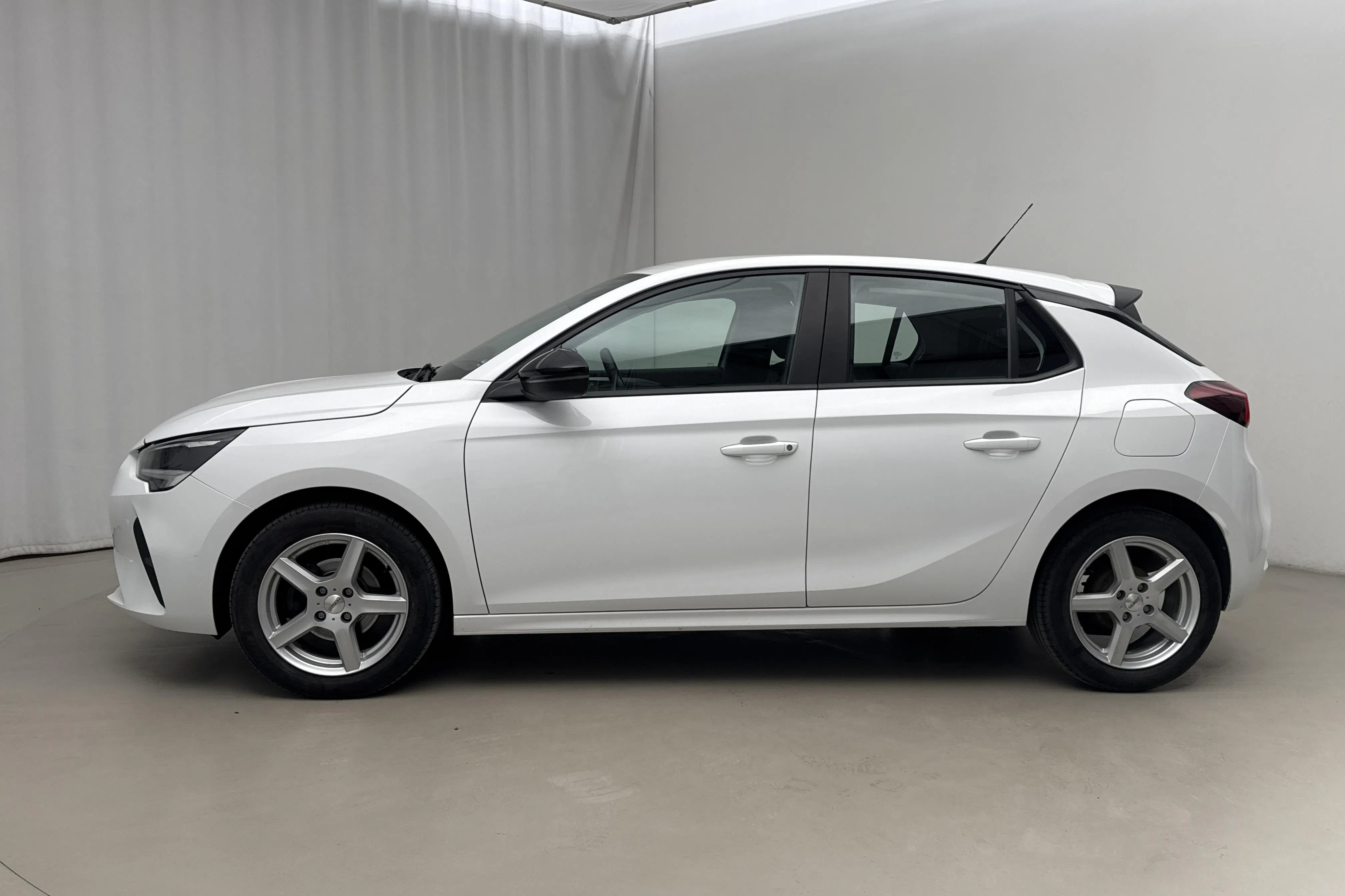 Presentationsfoto 2 av 17: Opel Corsa 1.2 P75 5dr (75hk) - 9 752 mil - Manuell - vit - 2020