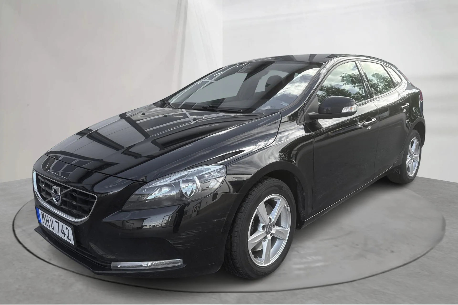 Presentationsfoto 1 av 14: Volvo V40 D2 (120hk) - 12 315 mil - Manuell - svart - 2016