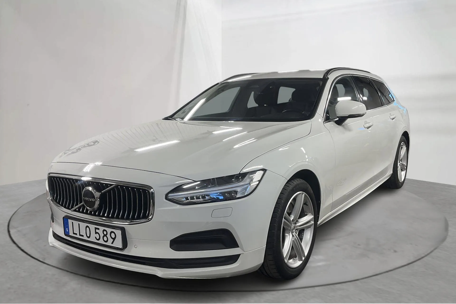 Presentationsfoto 1 av 18: Volvo V90 B4 Mildhybrid, Diesel (190hk) - 28 976 mil - Automat - vit - 2022