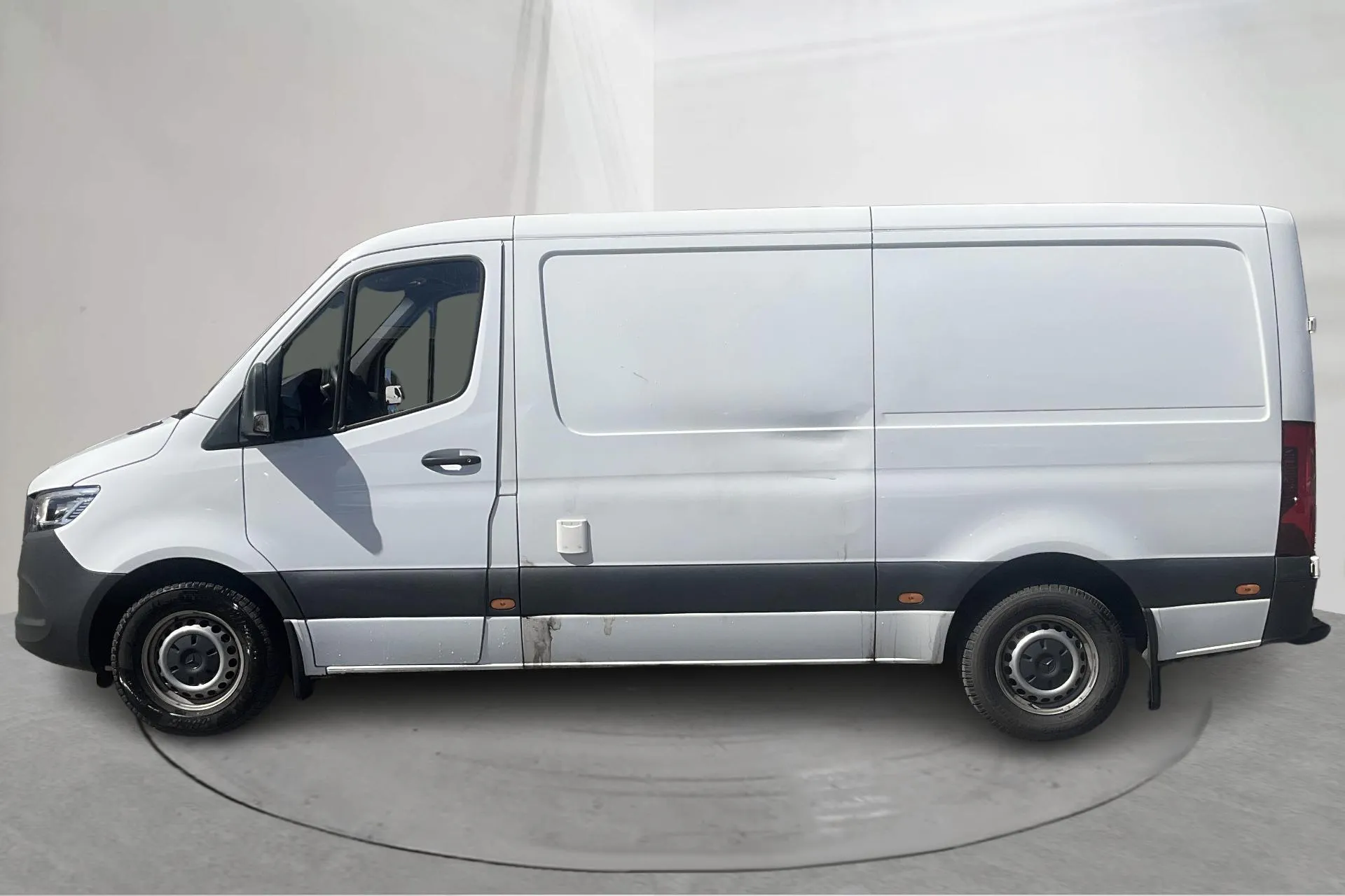 Presentationsfoto 2 av 21: Mercedes Sprinter 317 CDI Skåp RWD (170hk) - 25 710 mil - Automat - vit - 2023