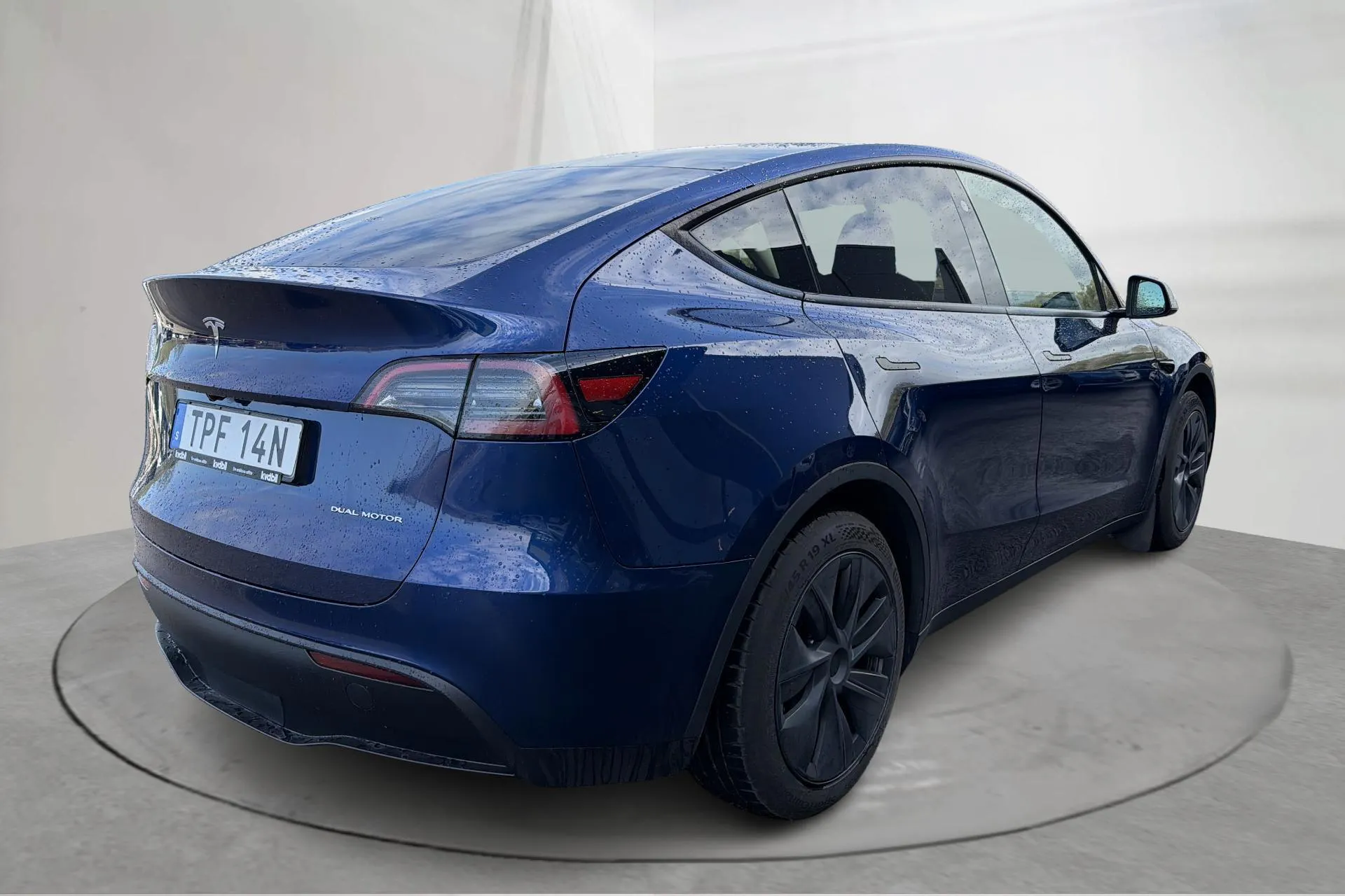 Presentation photo 1 of 22: Tesla Model Y Long Range Dual Motor AWD - 52 050 km - Automatic - blue - 2025