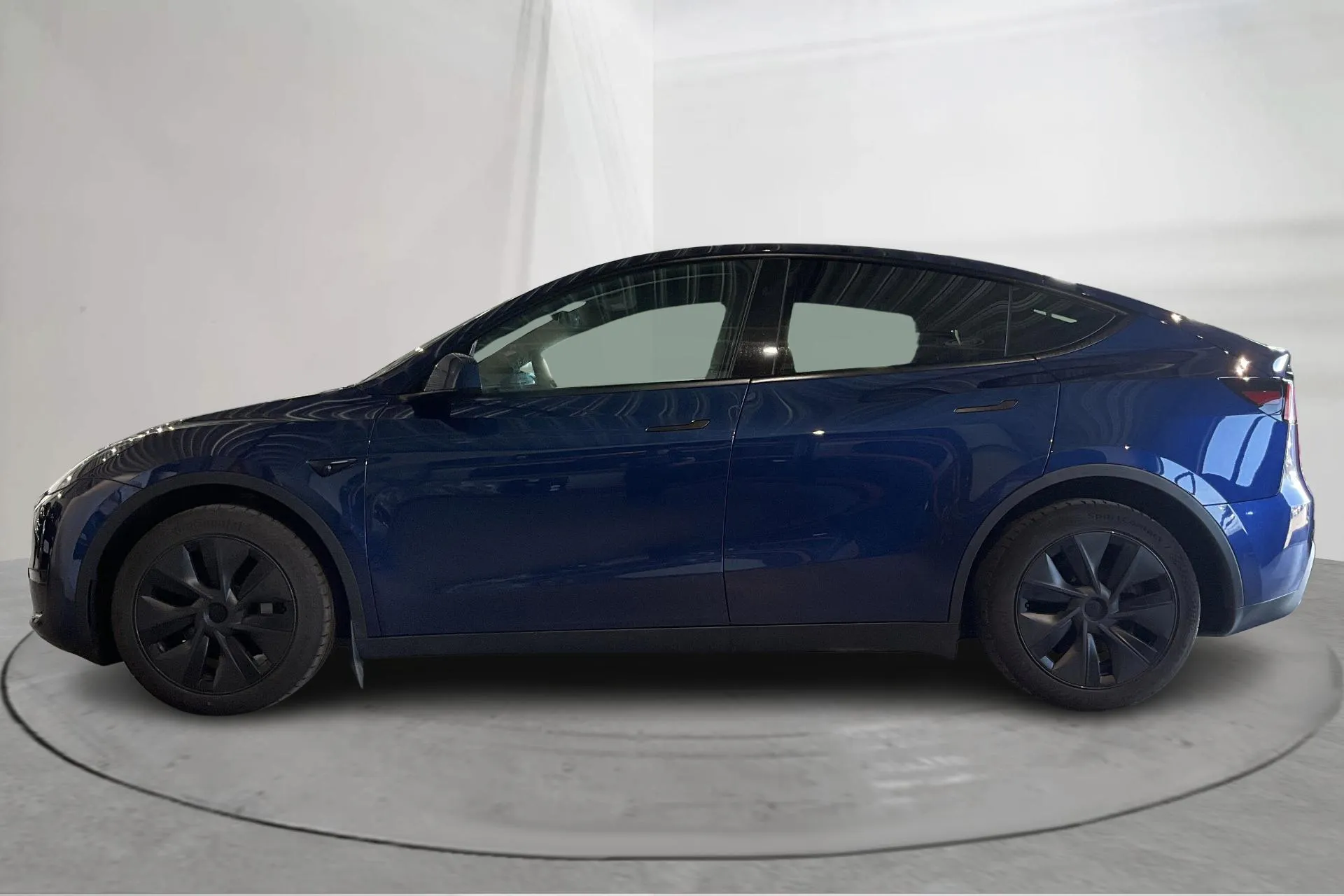 Presentationsfoto 2 av 21: Tesla Model Y Long Range Dual Motor AWD - 5 205 mil - Automat - blå - 2025