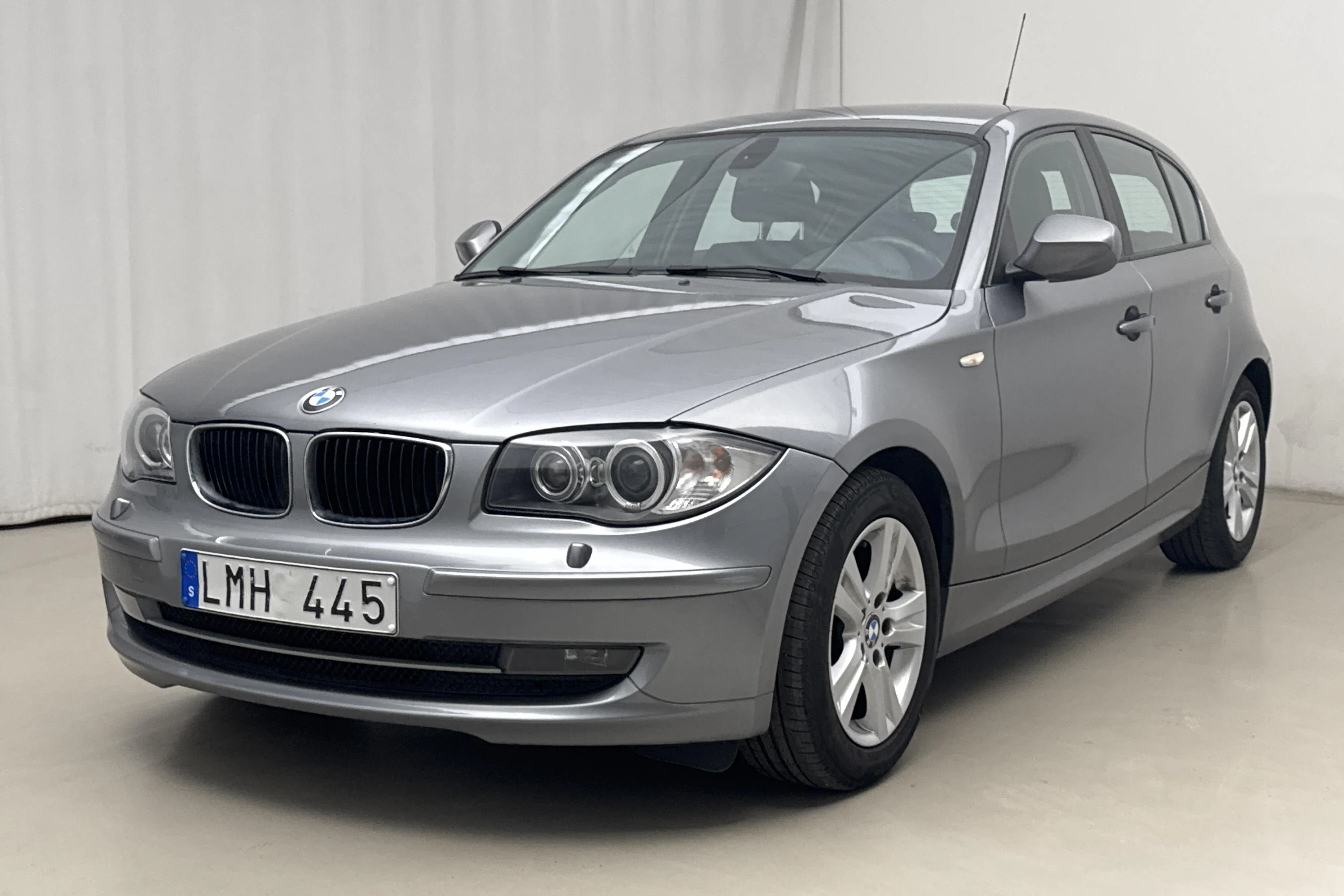 Presentationsfoto 1 av 16: BMW 118d 5dr, E87 (143hk) - 13 613 mil - Manuell - grå - 2011
