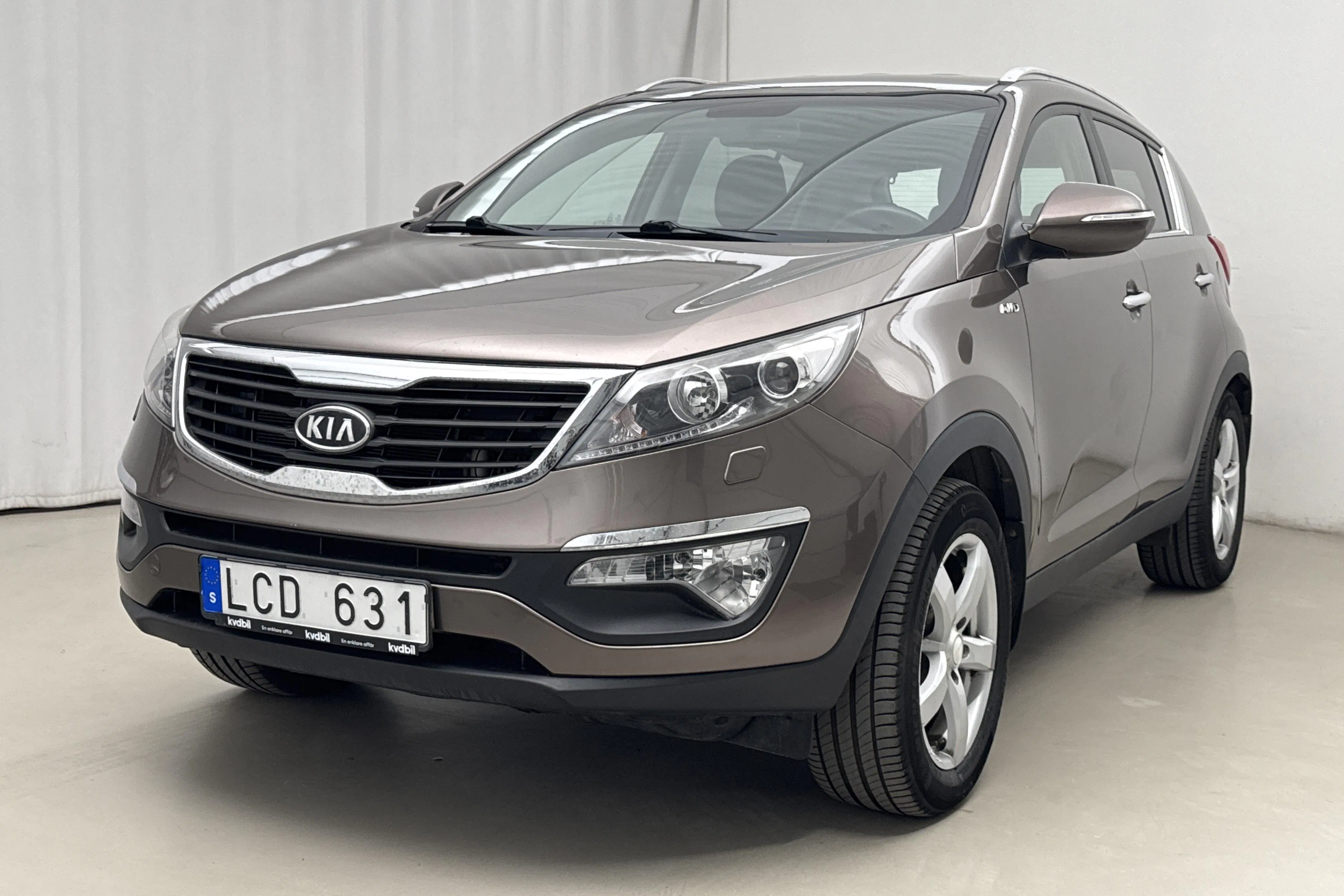 Presentationsfoto 1 av 16: KIA Sportage 2.0 CRDi AWD (136hk) - 13 229 mil - Manuell - Light Brown - 2011
