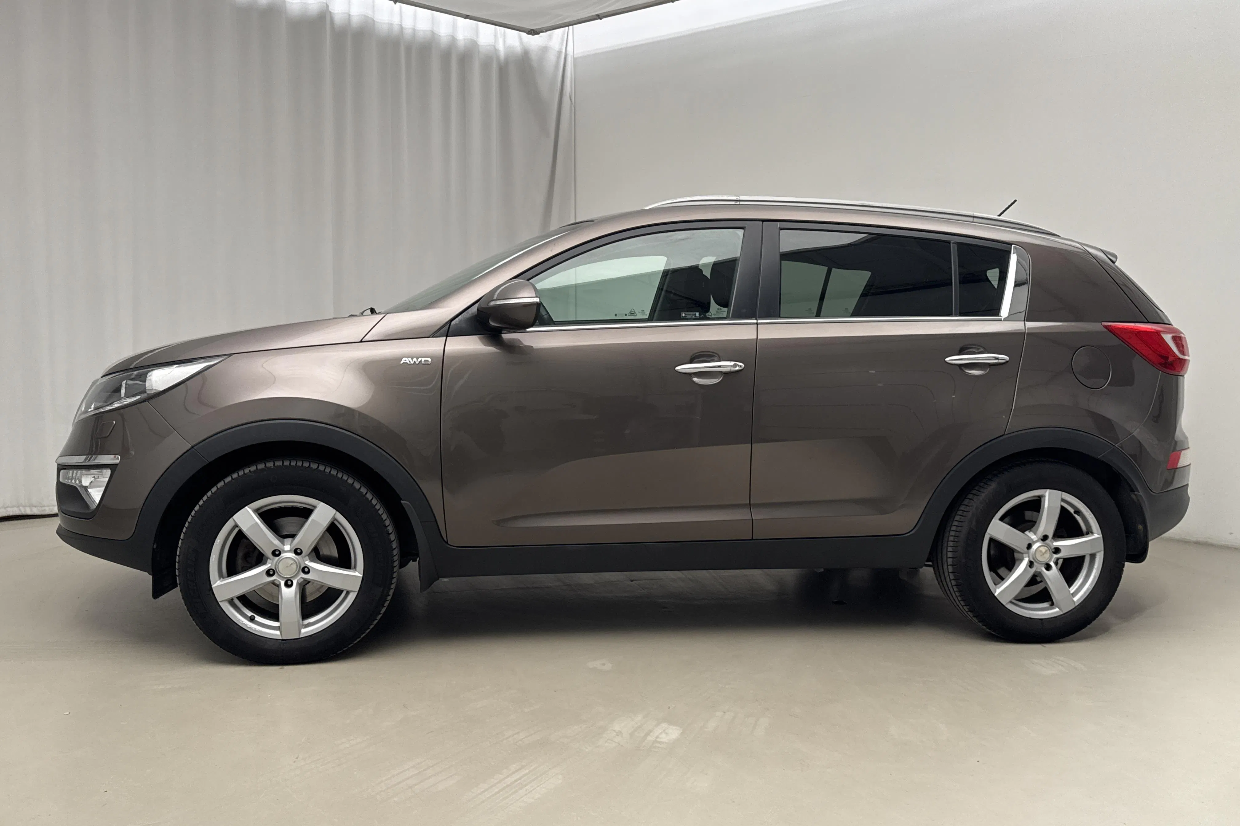 Presentationsfoto 2 av 16: KIA Sportage 2.0 CRDi AWD (136hk) - 13 229 mil - Manuell - Light Brown - 2011