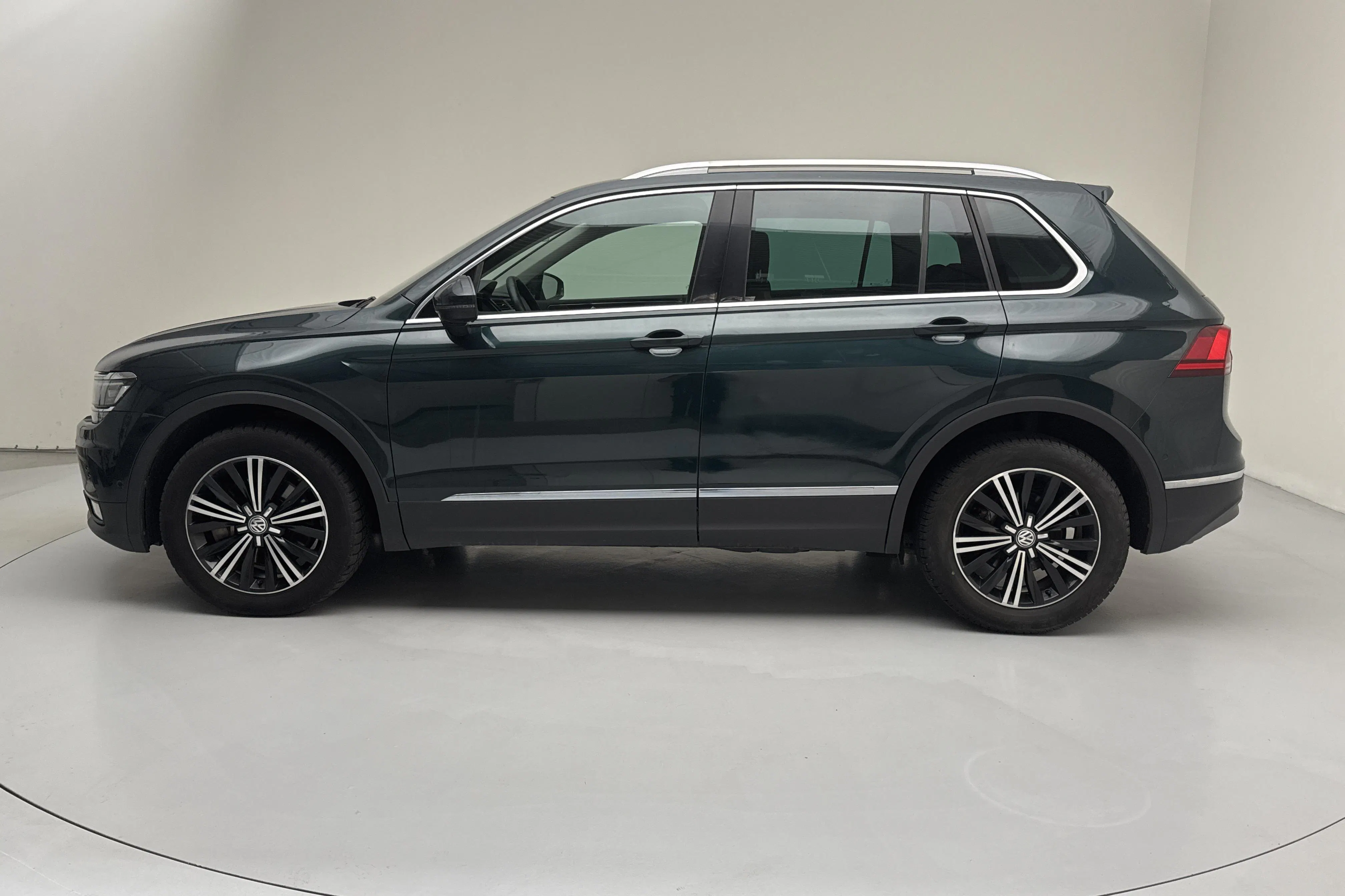 Presentation photo 2 of 14: VW Tiguan 2.0 TDI 4MOTION (190hk) - 195 700 km - Automatic - Dark Green - 2017