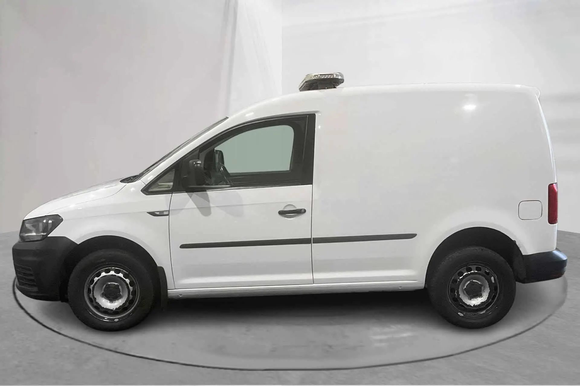 Presentationsfoto 2 av 14: VW Caddy 2.0 TDI Skåp 4MOTION (150hk) - 16 999 mil - Automat - vit - 2017