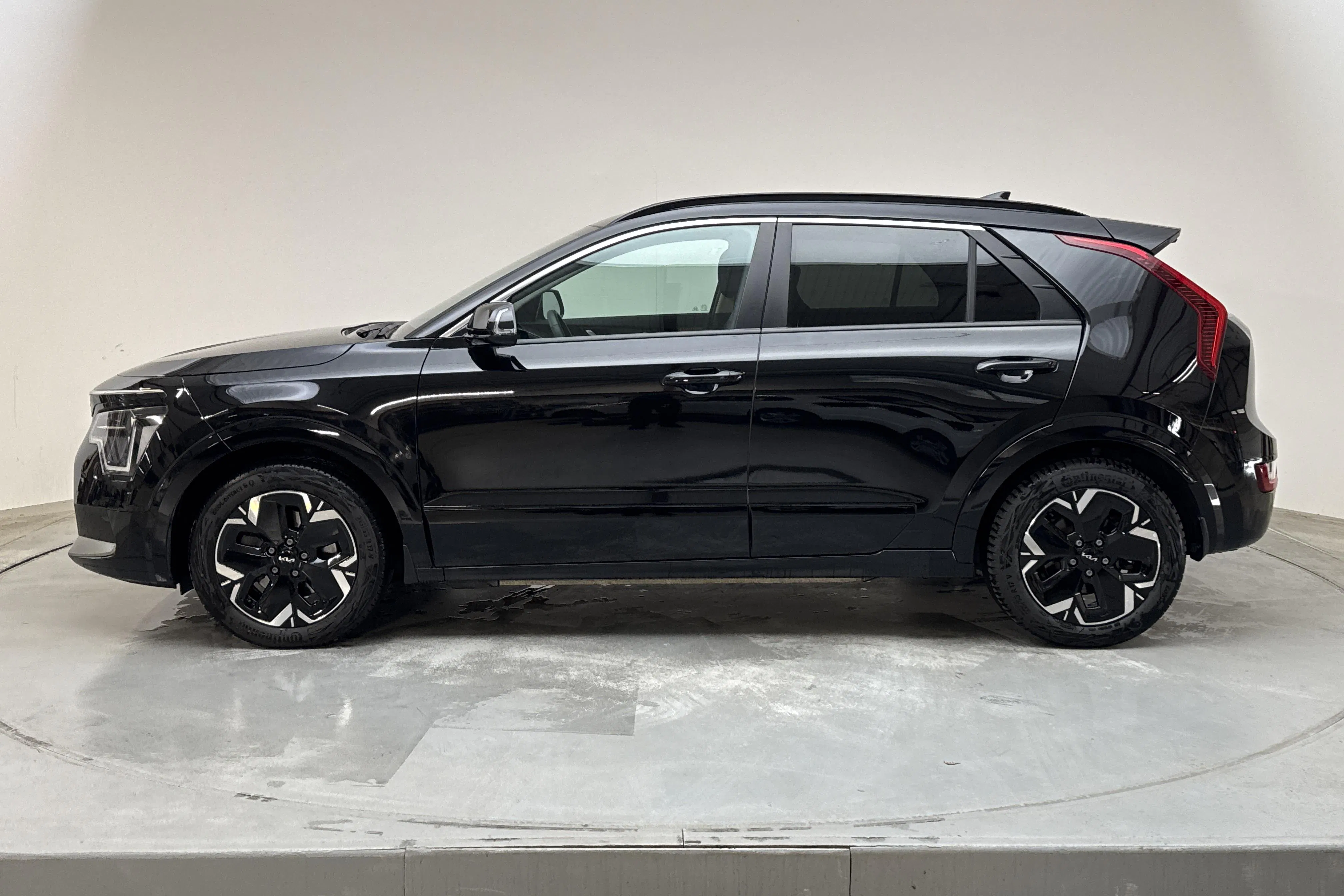 Presentationsfoto 2 av 19: KIA Niro EV 65kWh (204hk) - 4 102 mil - Automat - svart - 2023