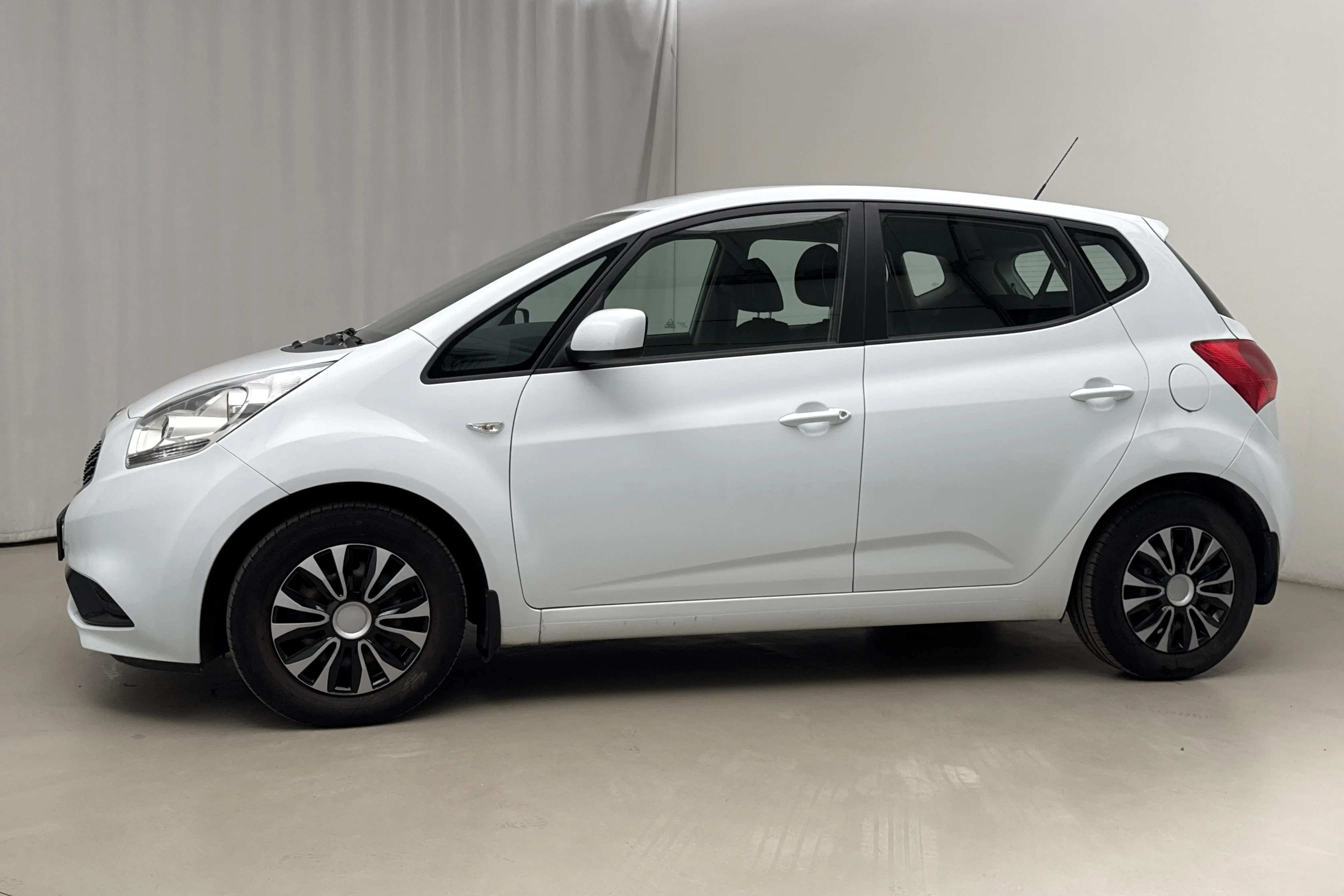 Presentationsfoto 2 av 15: KIA Venga 1.4 CRDi (90hk) - 5 921 mil - Manuell - vit - 2017