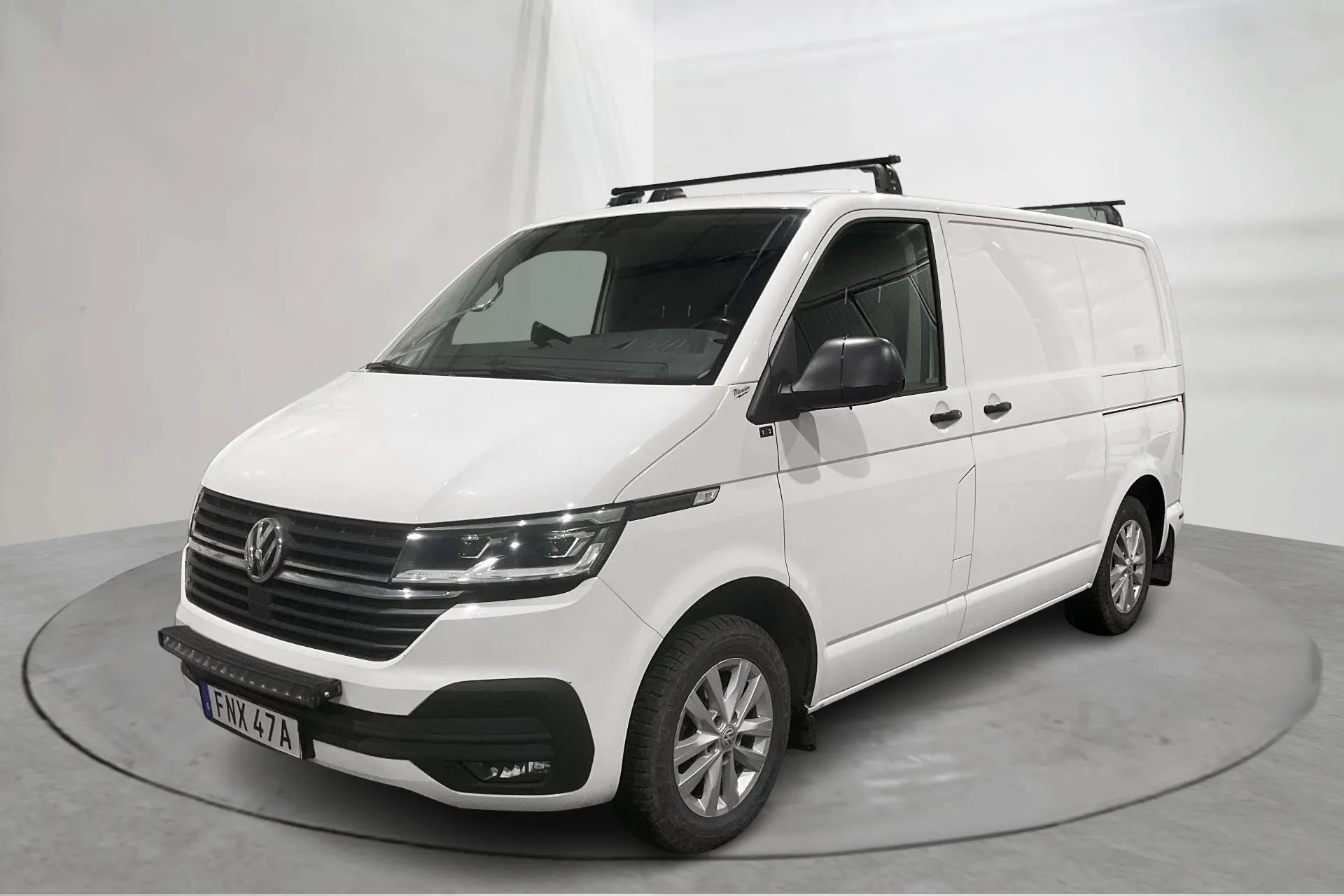 Presentationsfoto 1 av 16: VW Transporter T6 2.0 TDI BMT Skåp 4MOTION (150hk) - 11 479 mil - Automat - vit - 2020