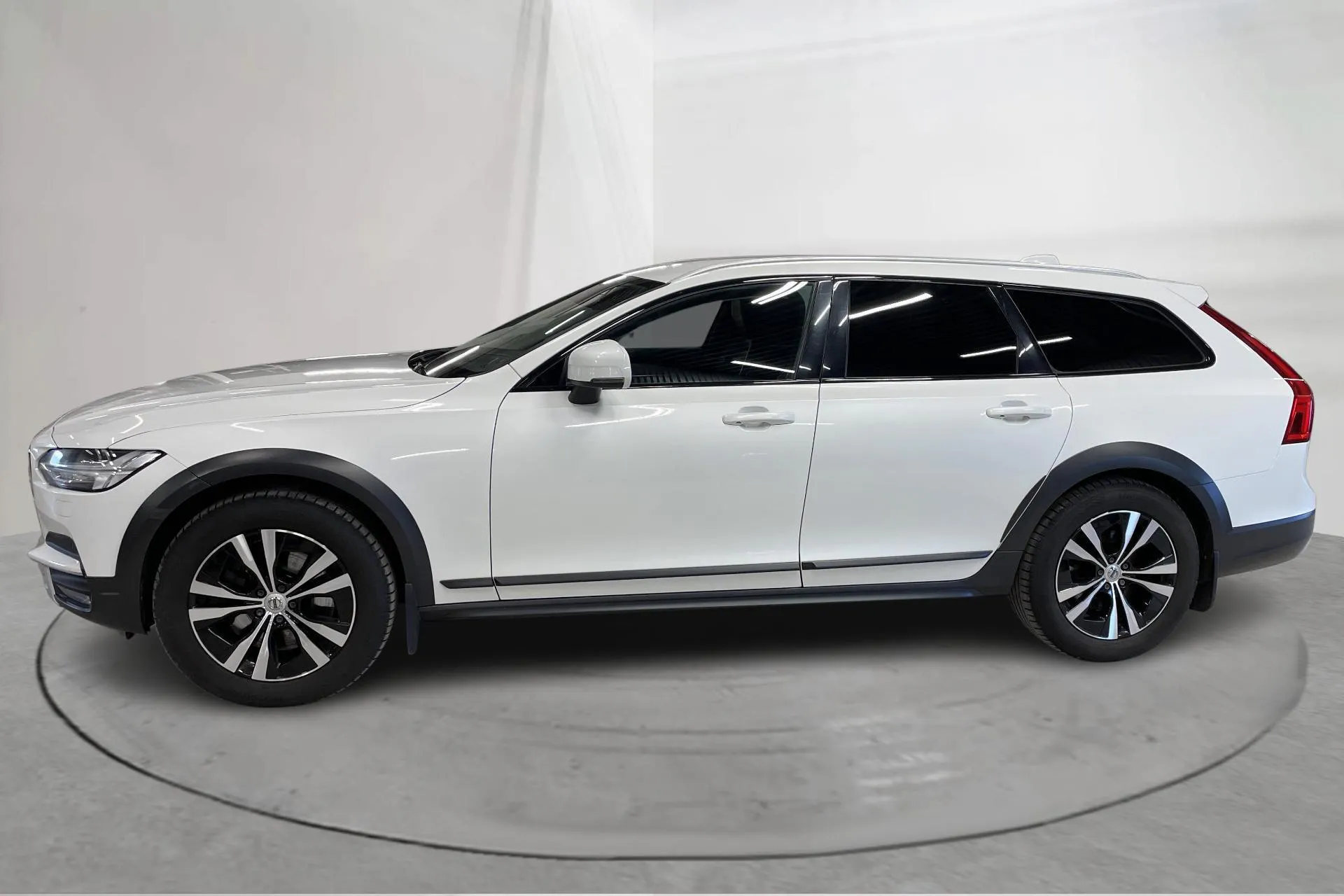 Presentation photo 2 of 20: Volvo V90 D4 Cross Country AWD (190hk) - 274 960 km - Automatic - white - 2020