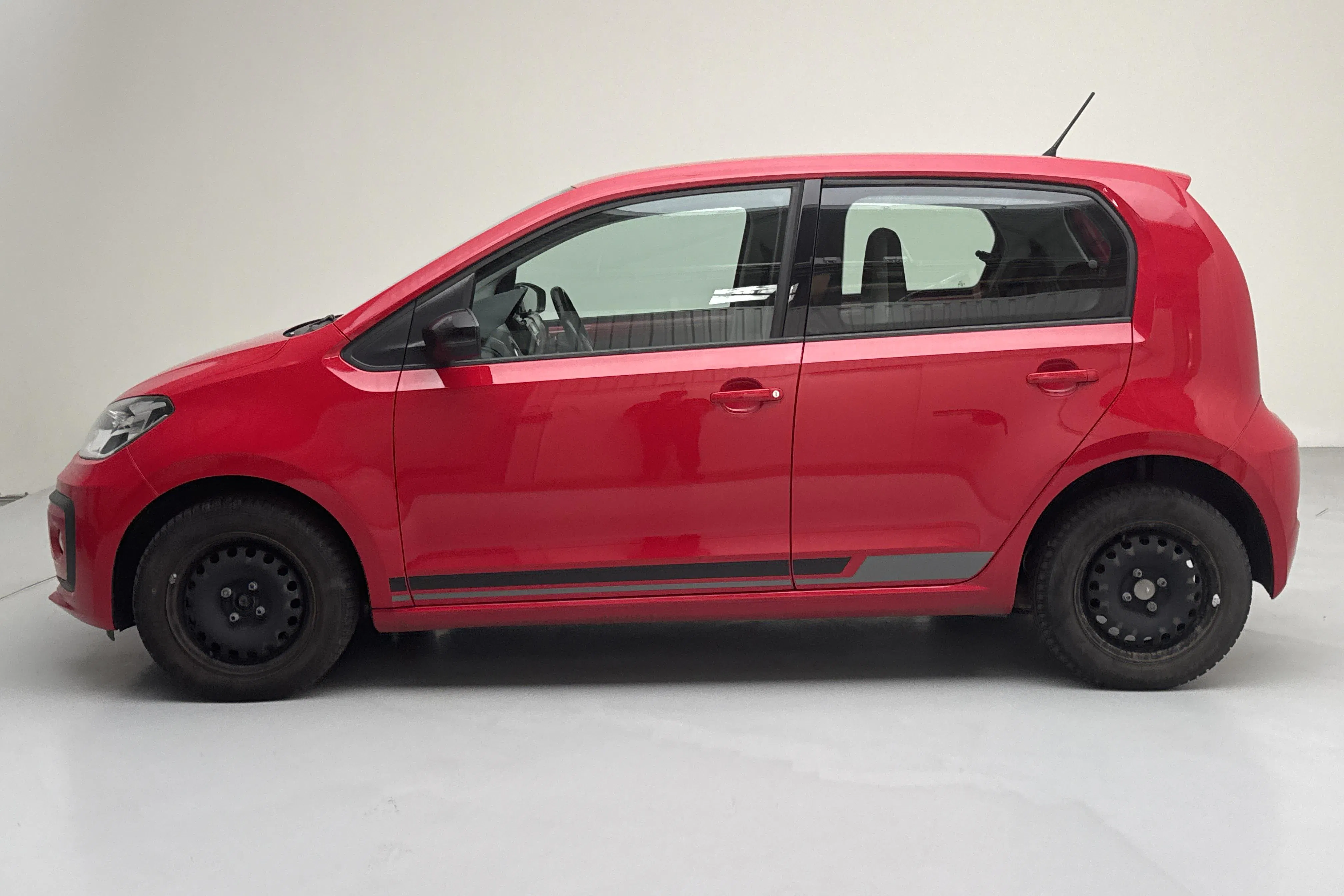 Presentationsfoto 2 av 11: VW up! 1.0 5dr (75hk) - 21 511 mil - Manuell - röd - 2017