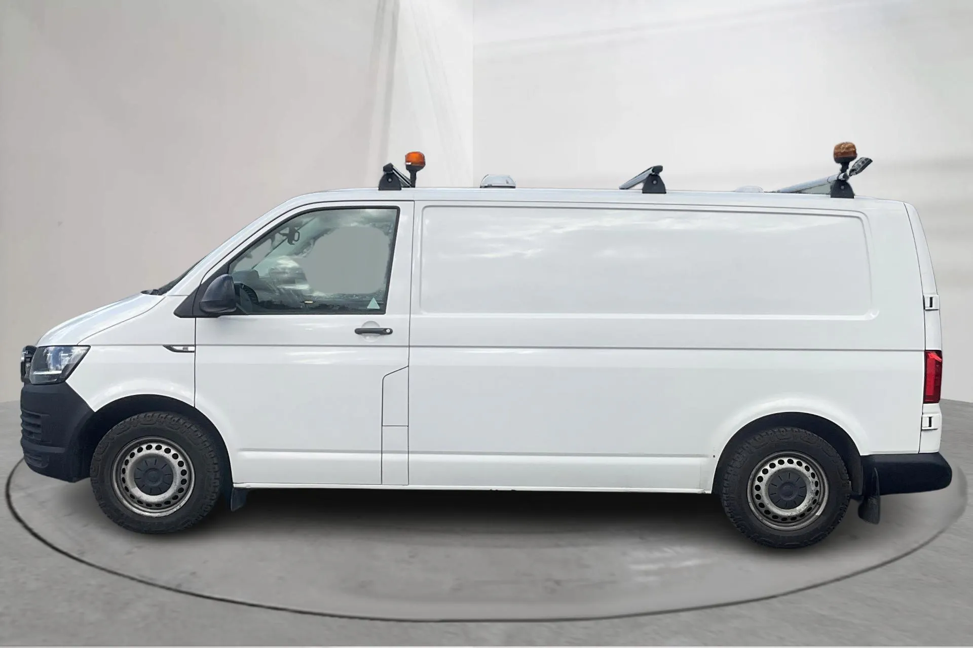 Presentation photo 2 of 13: VW Transporter T6 2.0 TDI BMT Skåp 4MOTION (150hk) - 178 930 km - Manual - white - 2018