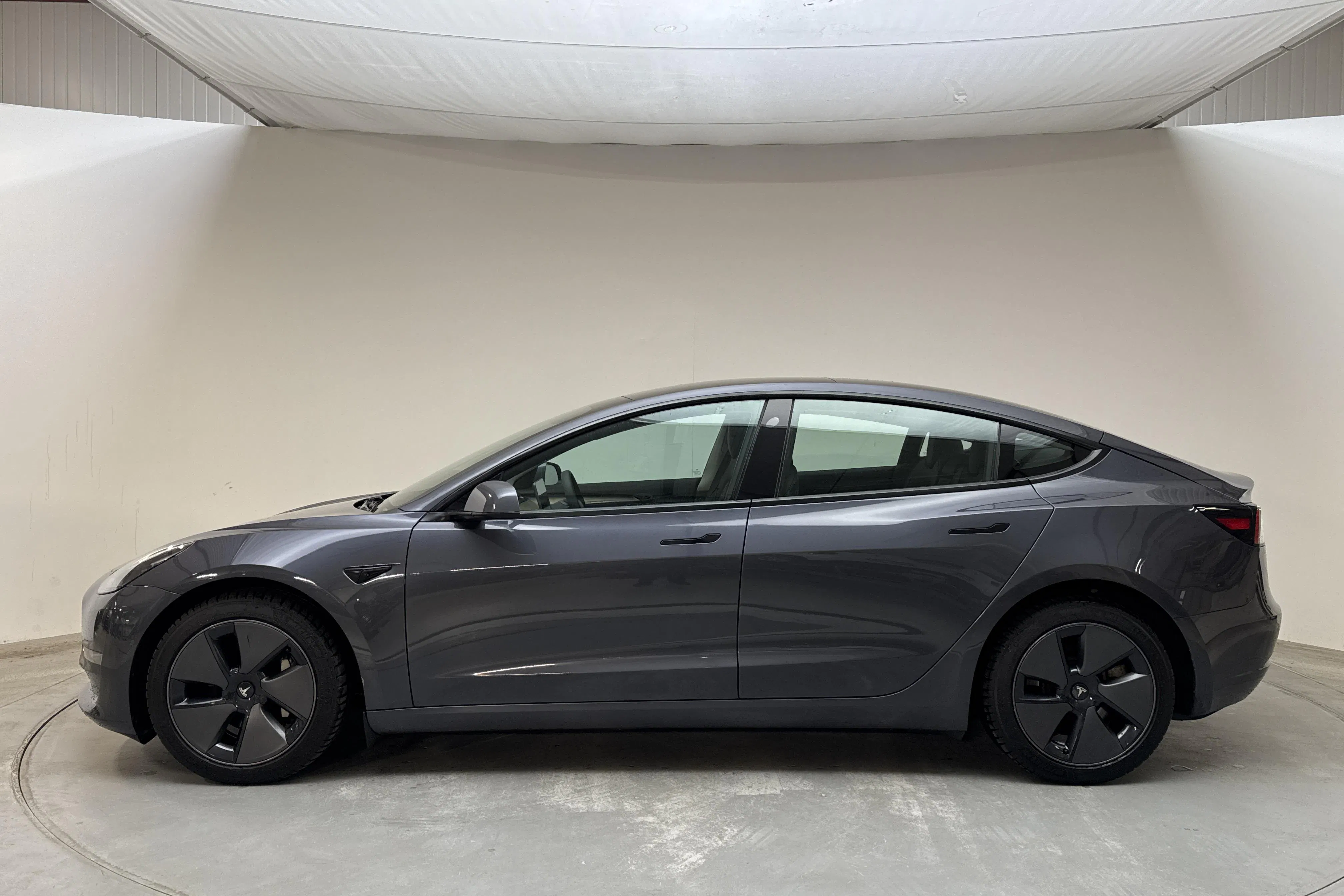 Presentationsfoto 2 av 17: Tesla Model 3 Long Range Dual Motor AWD - 11 563 mil - Automat - grå - 2022