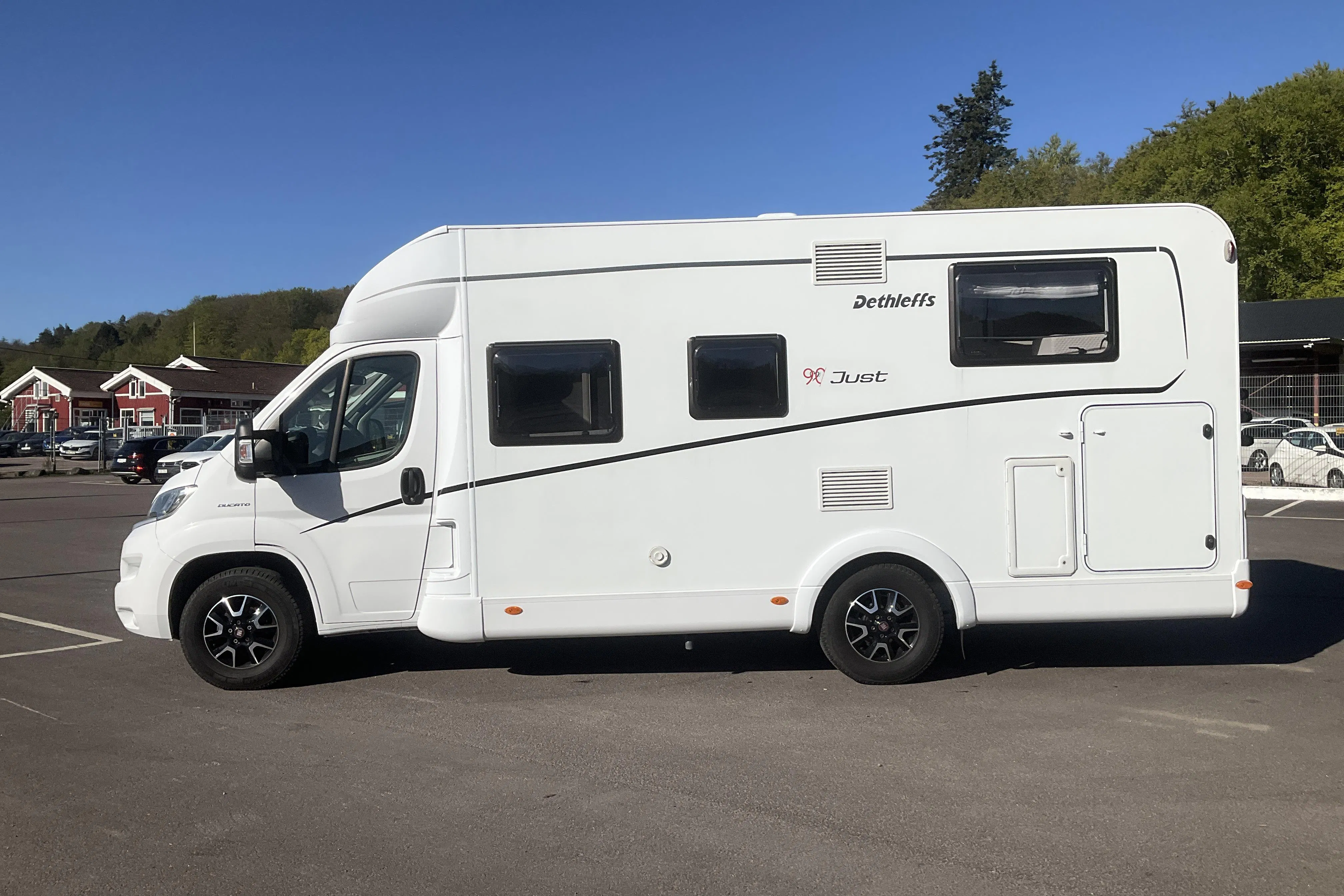 Presentation photo 2 of 29: FIAT Dethleffs Just90-Jubileum Series T6812 EB Husbil - 30 720 km - Automatic - white - 2020