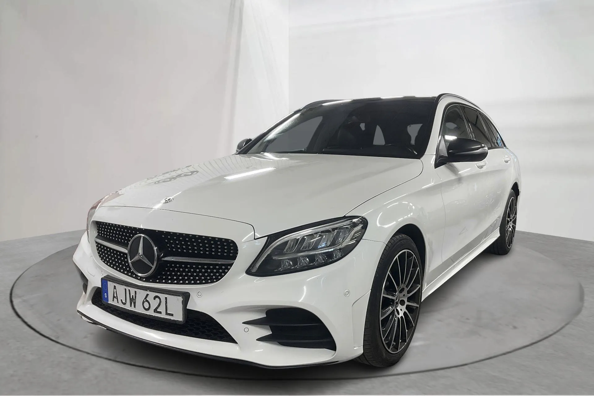 Presentationsfoto 1 av 17: Mercedes C 200 d Kombi S205 (160hk) - 18 079 mil - Automat - vit - 2019