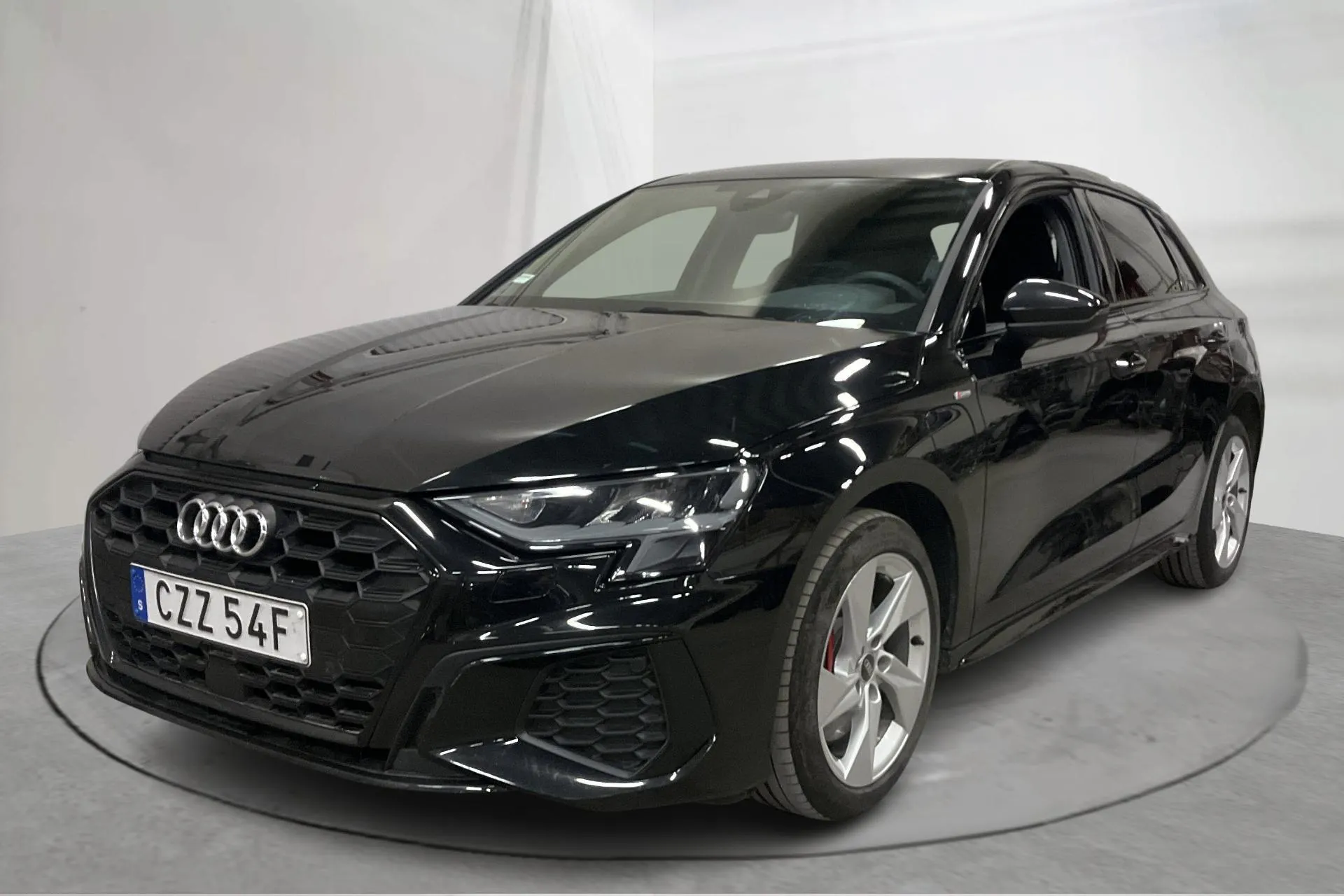Presentationsfoto 1 av 18: Audi A3 Sportback 45 TFSI e (245hk) - 3 435 mil - Automat - svart - 2022