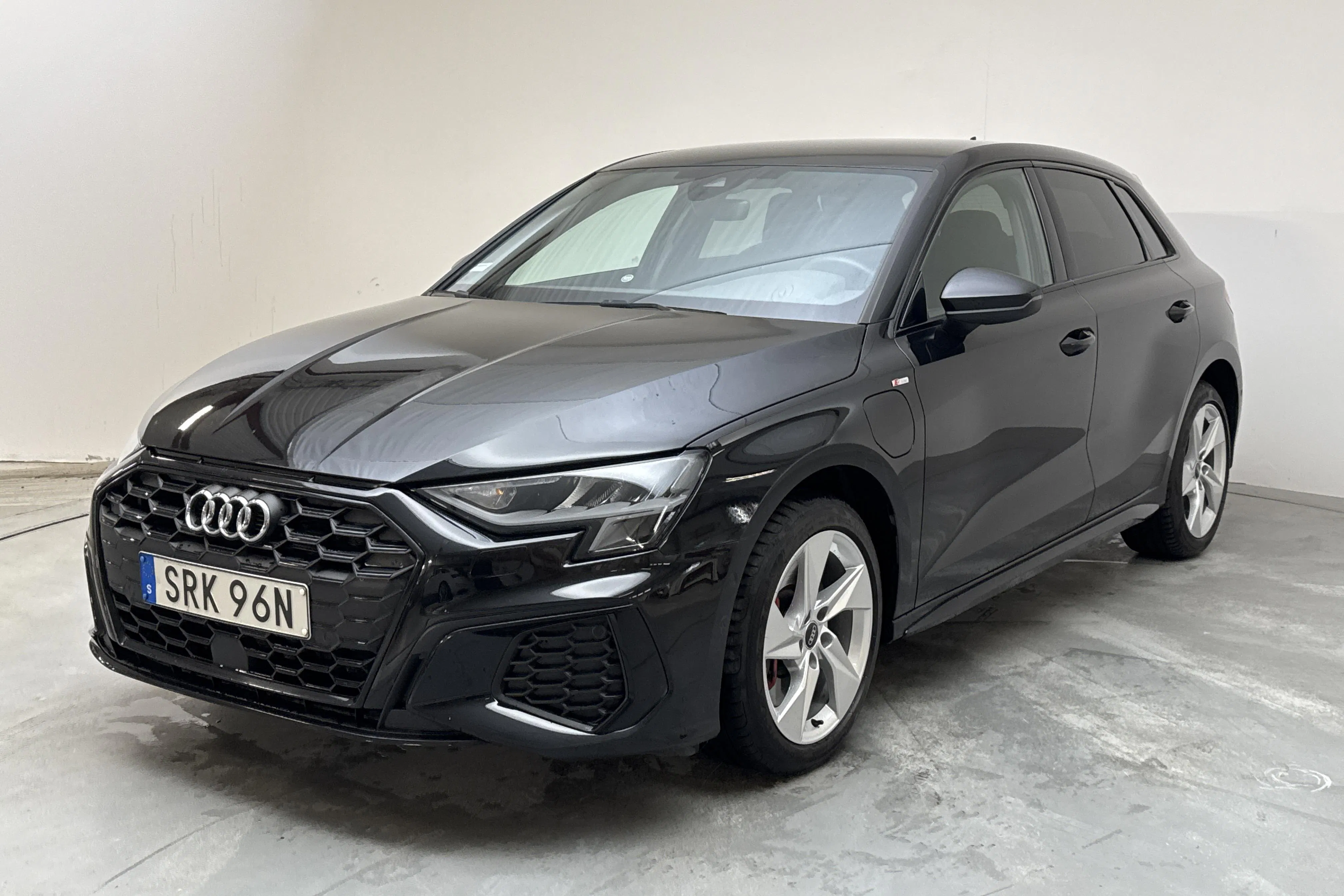 Presentationsfoto 1 av 17: Audi A3 Sportback 45 TFSI e (245hk) - 3 128 mil - Automat - svart - 2022