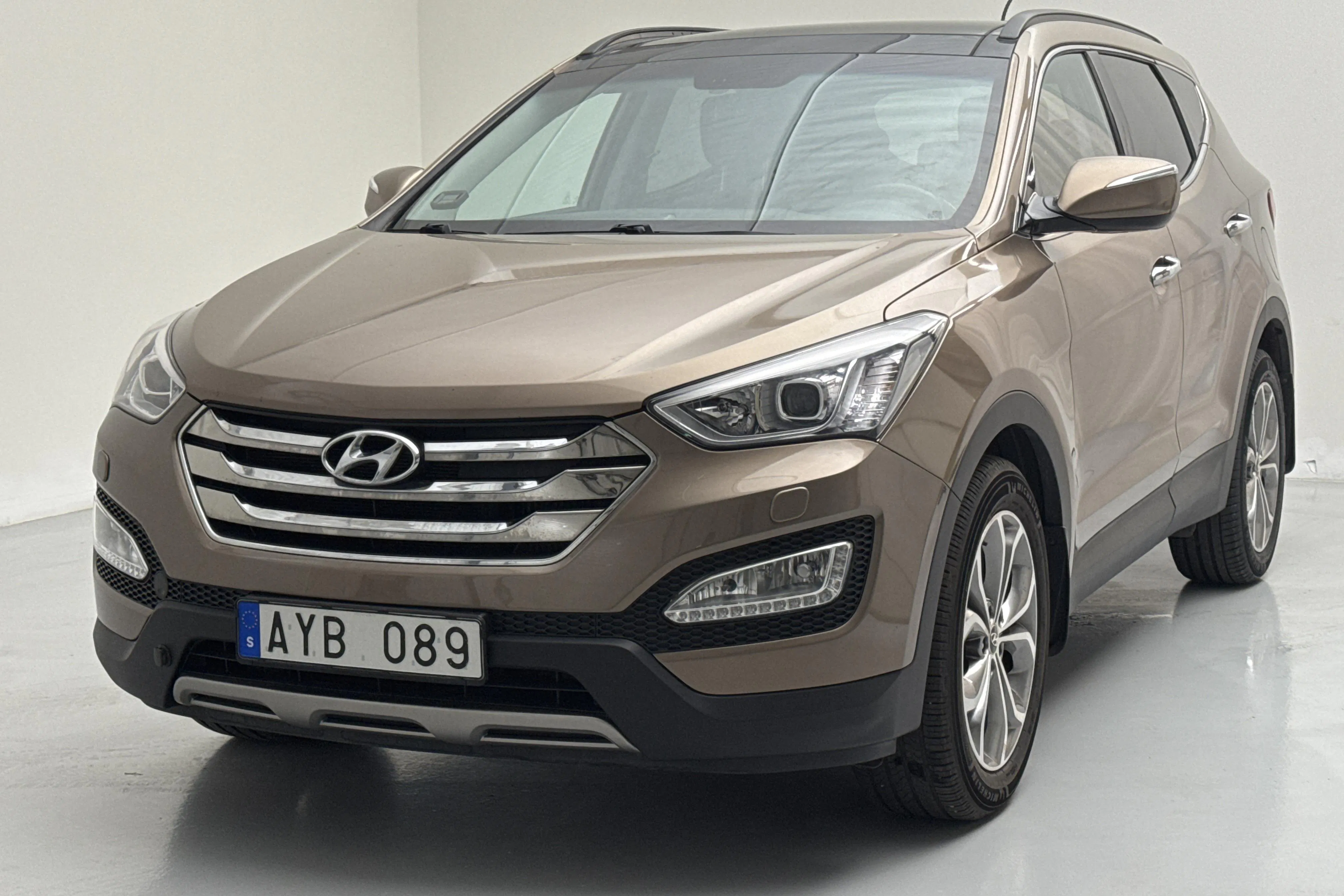 Presentationsfoto 1 av 15: Hyundai Santa Fé 2.2 CRDi-R 4WD (197hk) - 16 600 mil - Automat - Light Brown - 2013