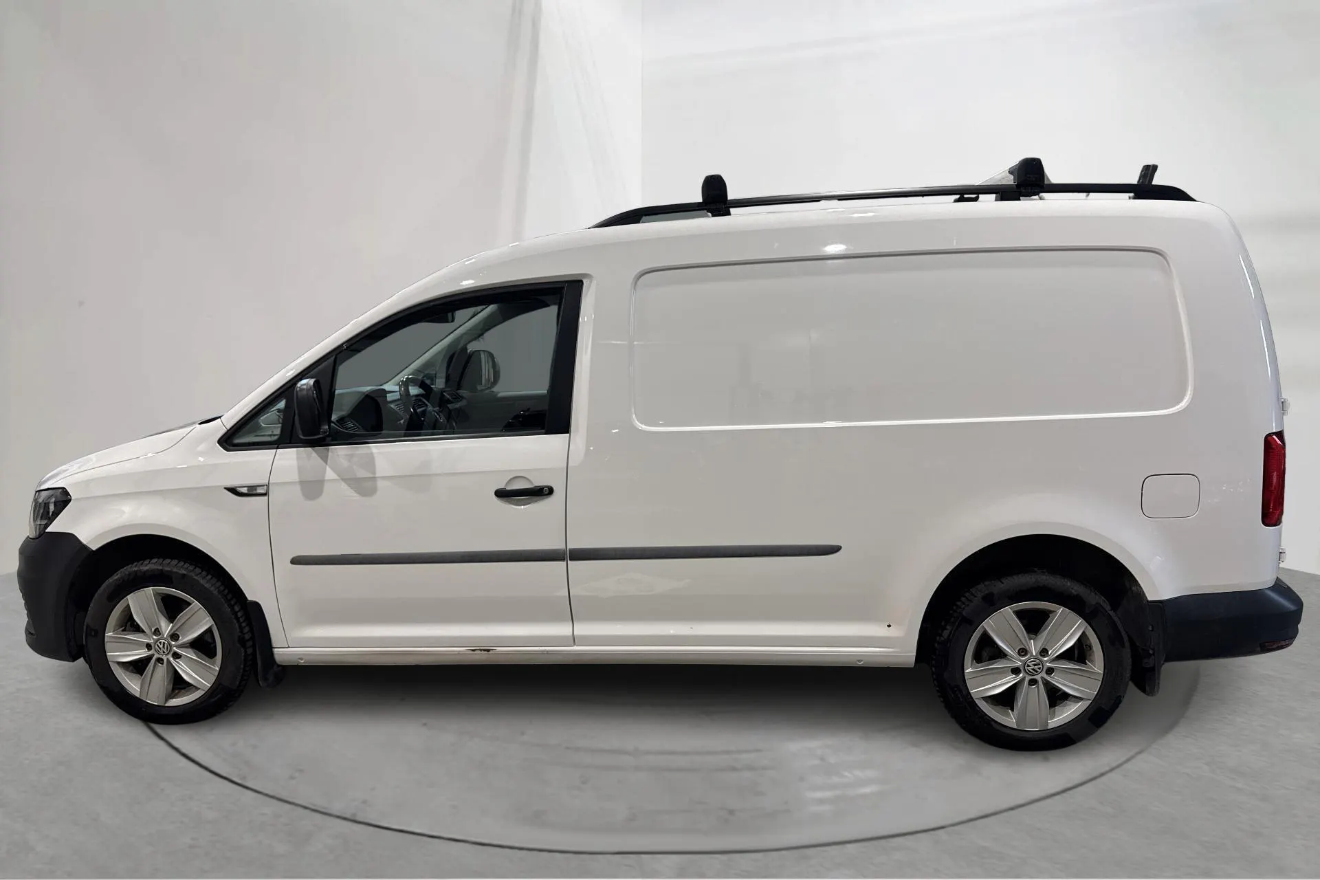 Presentationsfoto 2 av 15: VW Caddy 2.0 TDI Maxi Skåp 4MOTION (122hk) - 15 258 mil - Manuell - vit - 2017