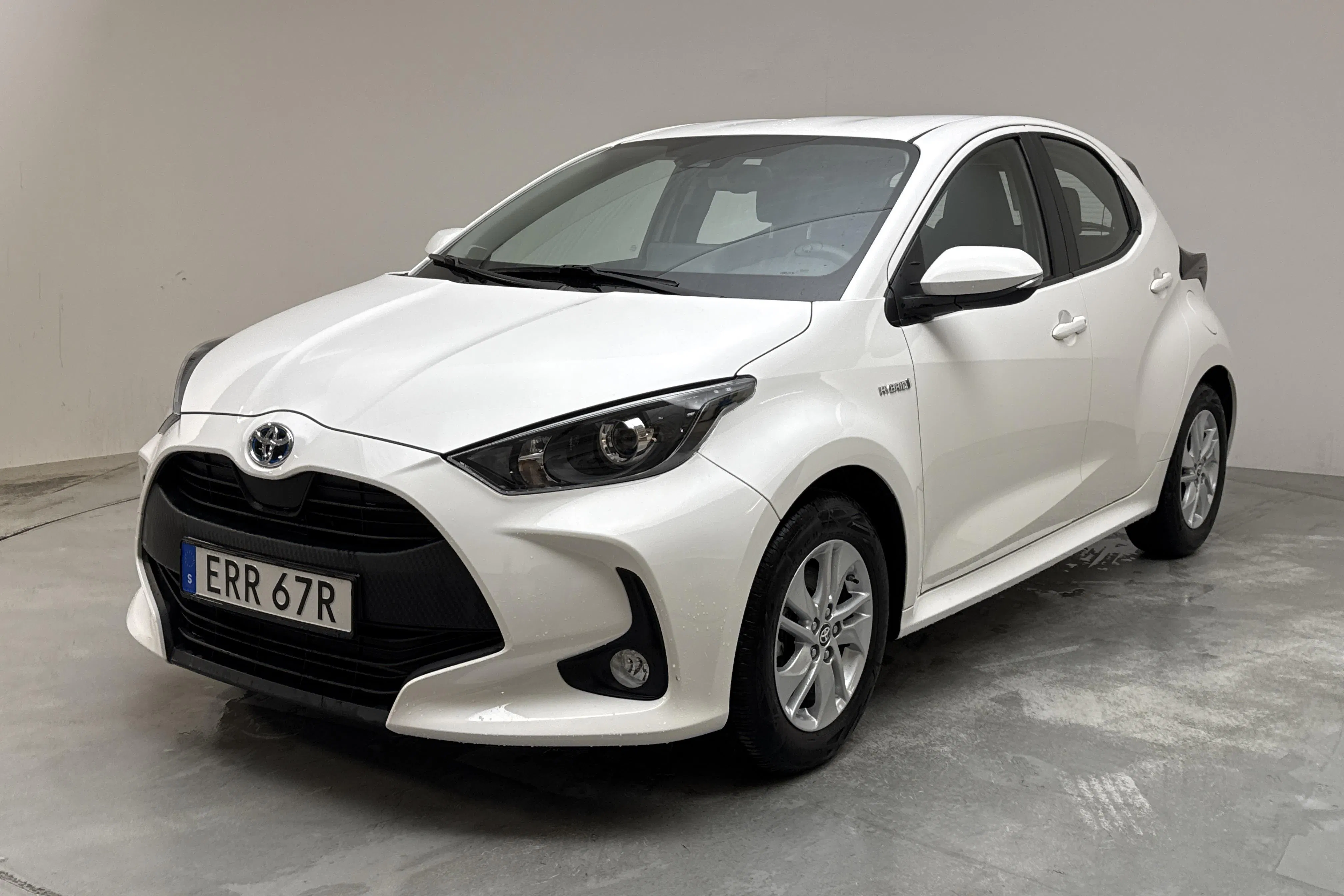 Presentationsfoto 1 av 13: Toyota Yaris 1.5 Hybrid 5dr (116hk) - 490 mil - Automat - vit - 2021