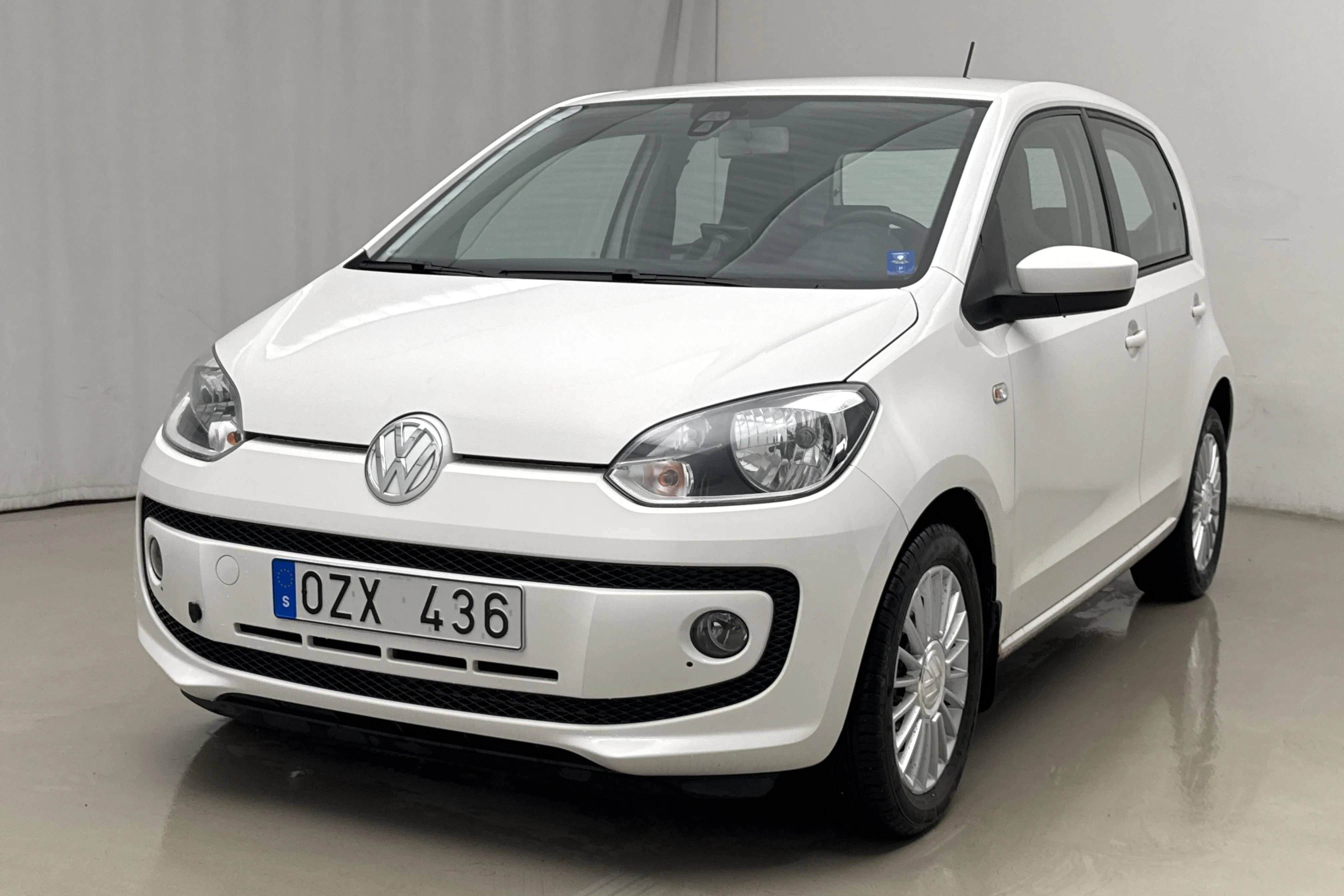 Presentationsfoto 1 av 16: VW up! 1.0 5dr CNG (68hk) - 3 082 mil - Manuell - vit - 2014