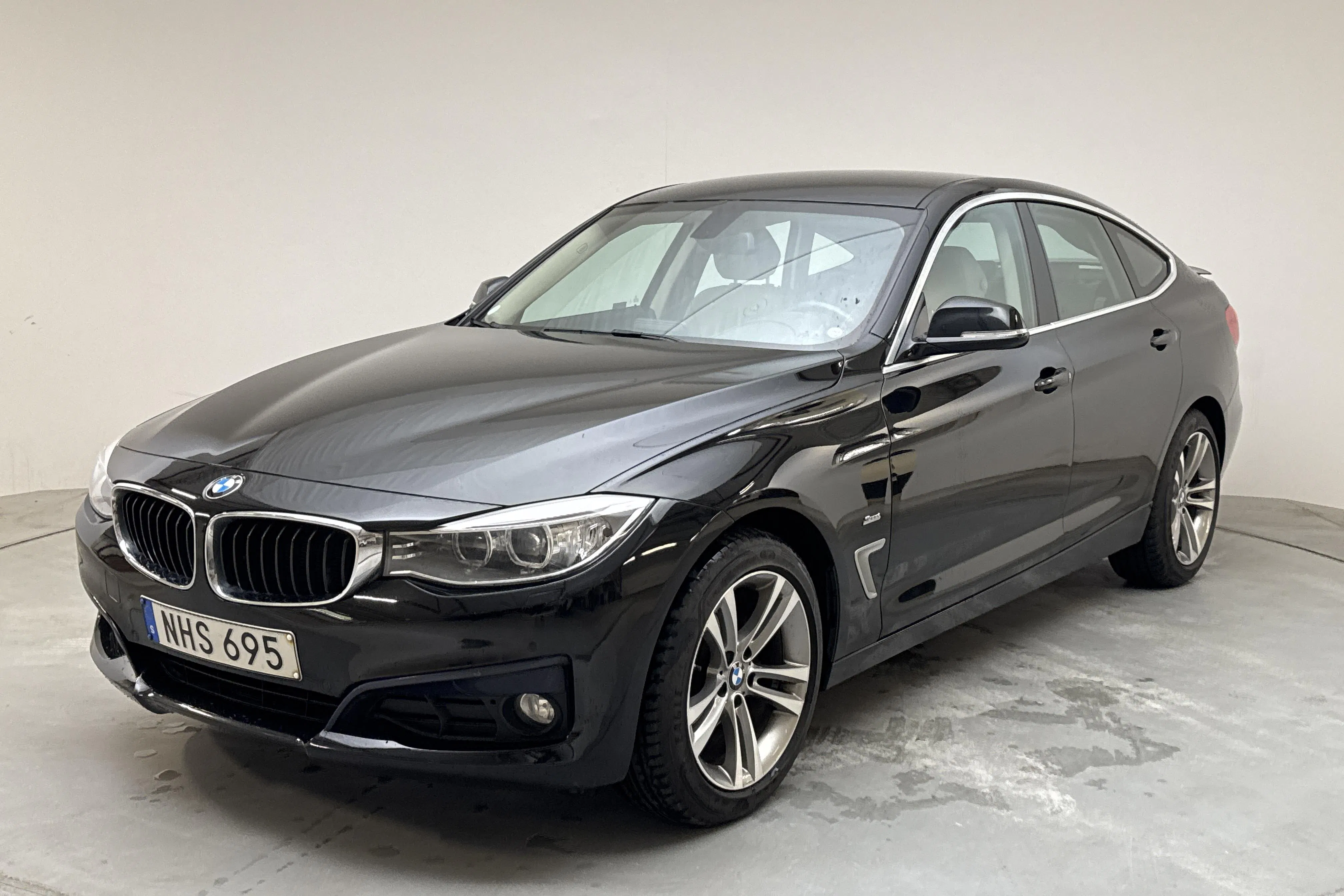 Presentationsfoto 1 av 13: BMW 320d GT xDrive, F34 (190hk) - 15 561 mil - Automat - svart - 2016