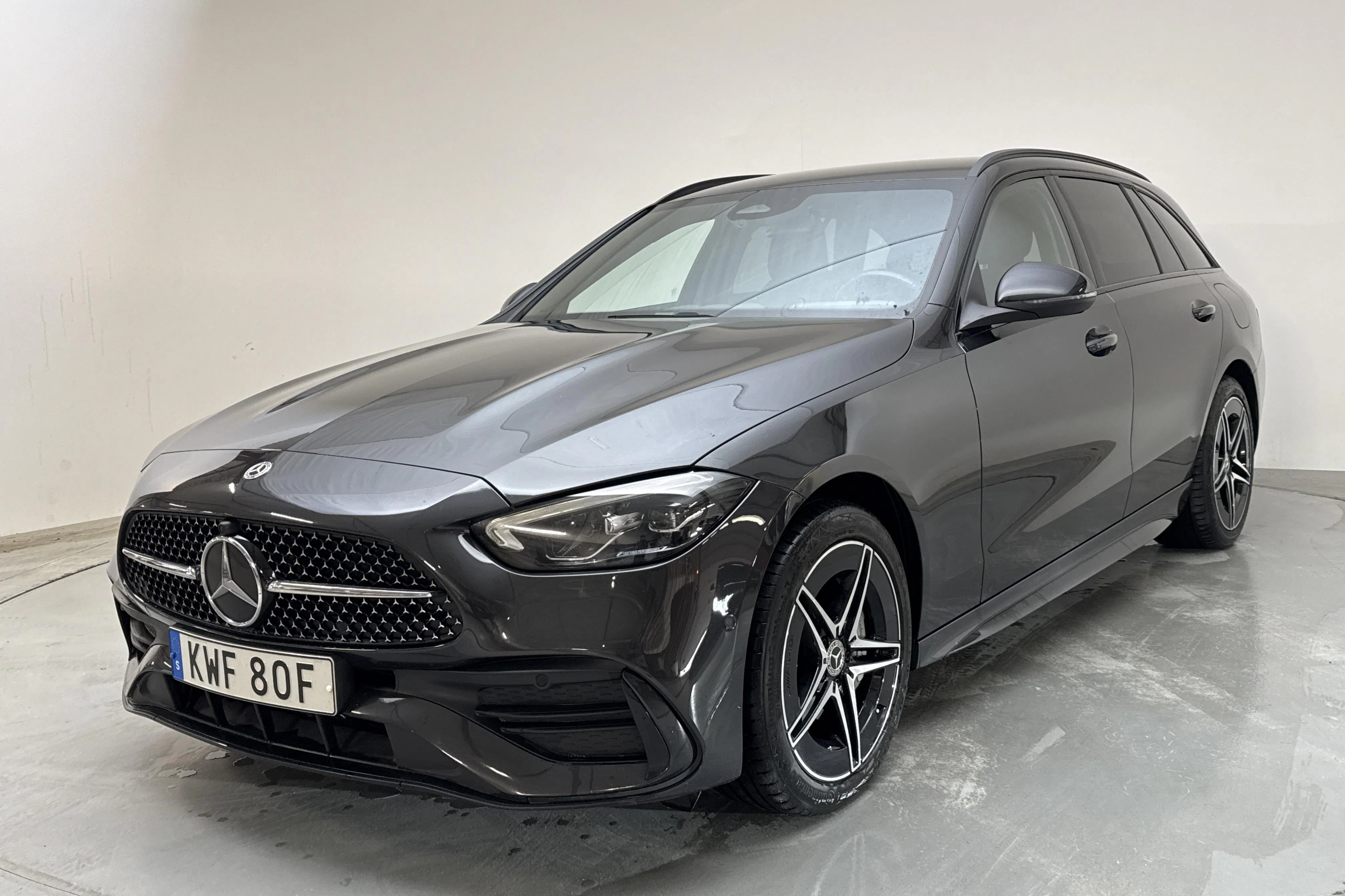 Presentationsfoto 1 av 16: Mercedes C 300 e Kombi S206 (333hk) - 13 957 mil - Automat - grå - 2023