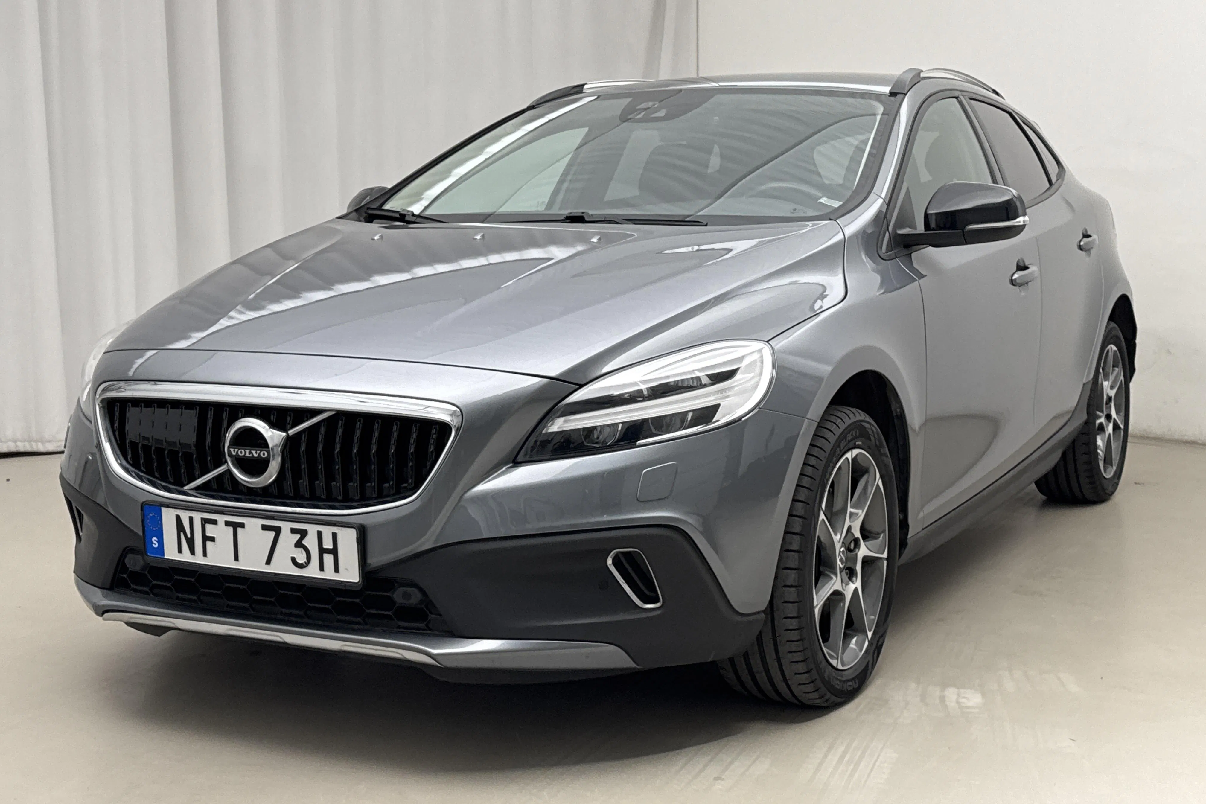 Presentation photo 1 of 24: Volvo V40 Cross Country D3 (150hk) - 84 710 km - Automatic - gray - 2019