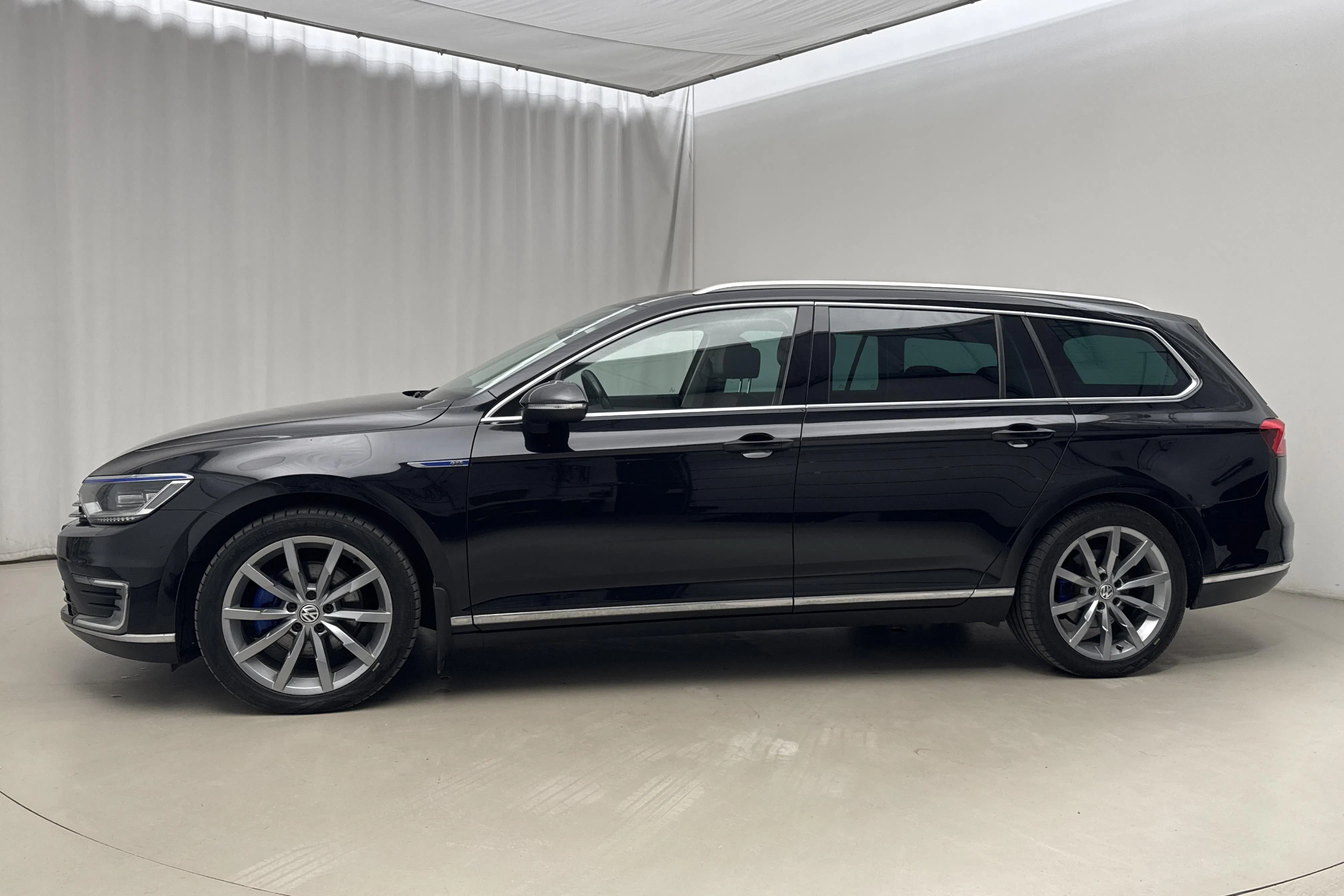 Presentationsfoto 2 av 22: VW Passat 1.4 Plug-in-Hybrid Sportscombi (218hk) - 22 109 mil - Automat - svart - 2019