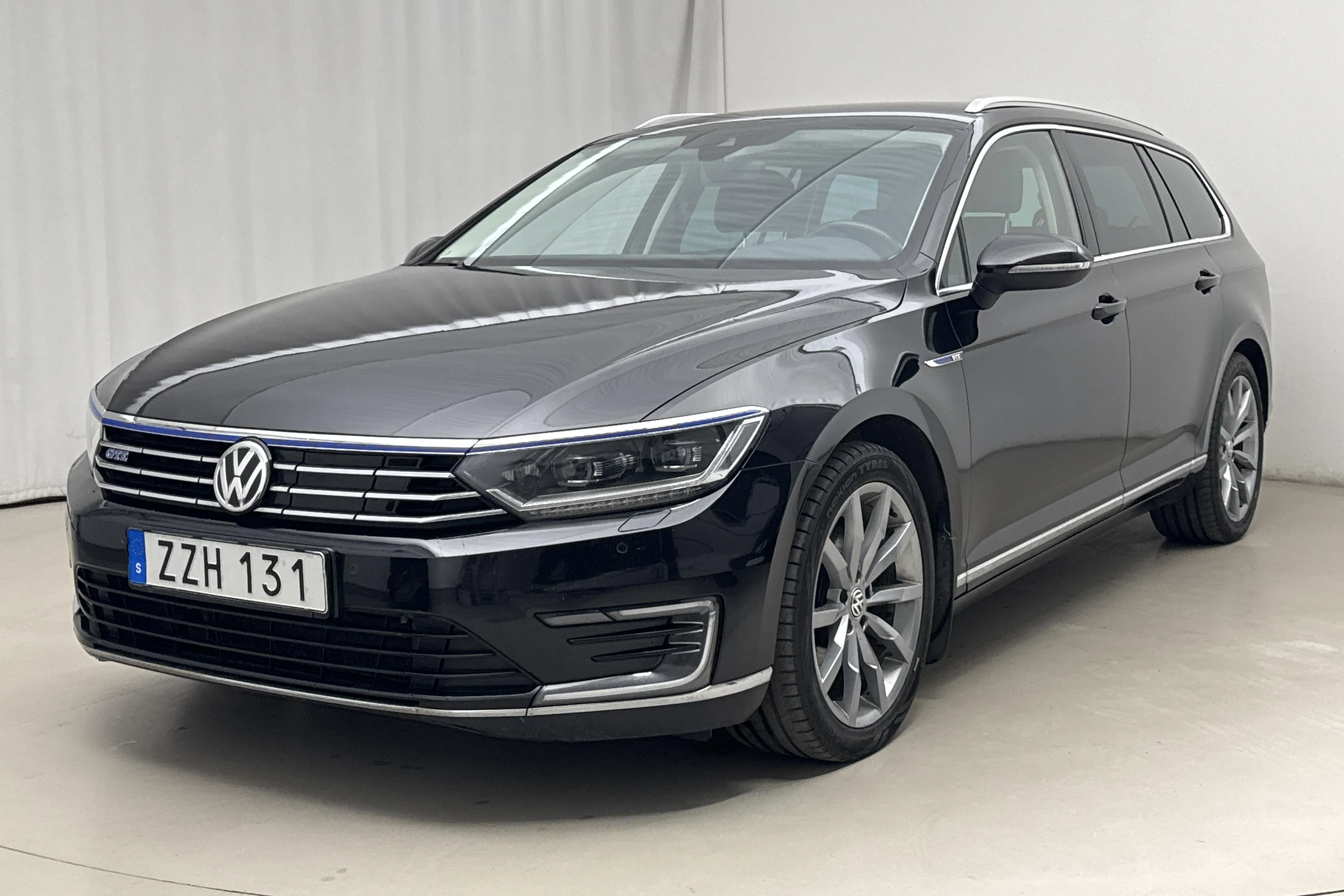 Presentationsfoto 1 av 22: VW Passat 1.4 Plug-in-Hybrid Sportscombi (218hk) - 22 109 mil - Automat - svart - 2019