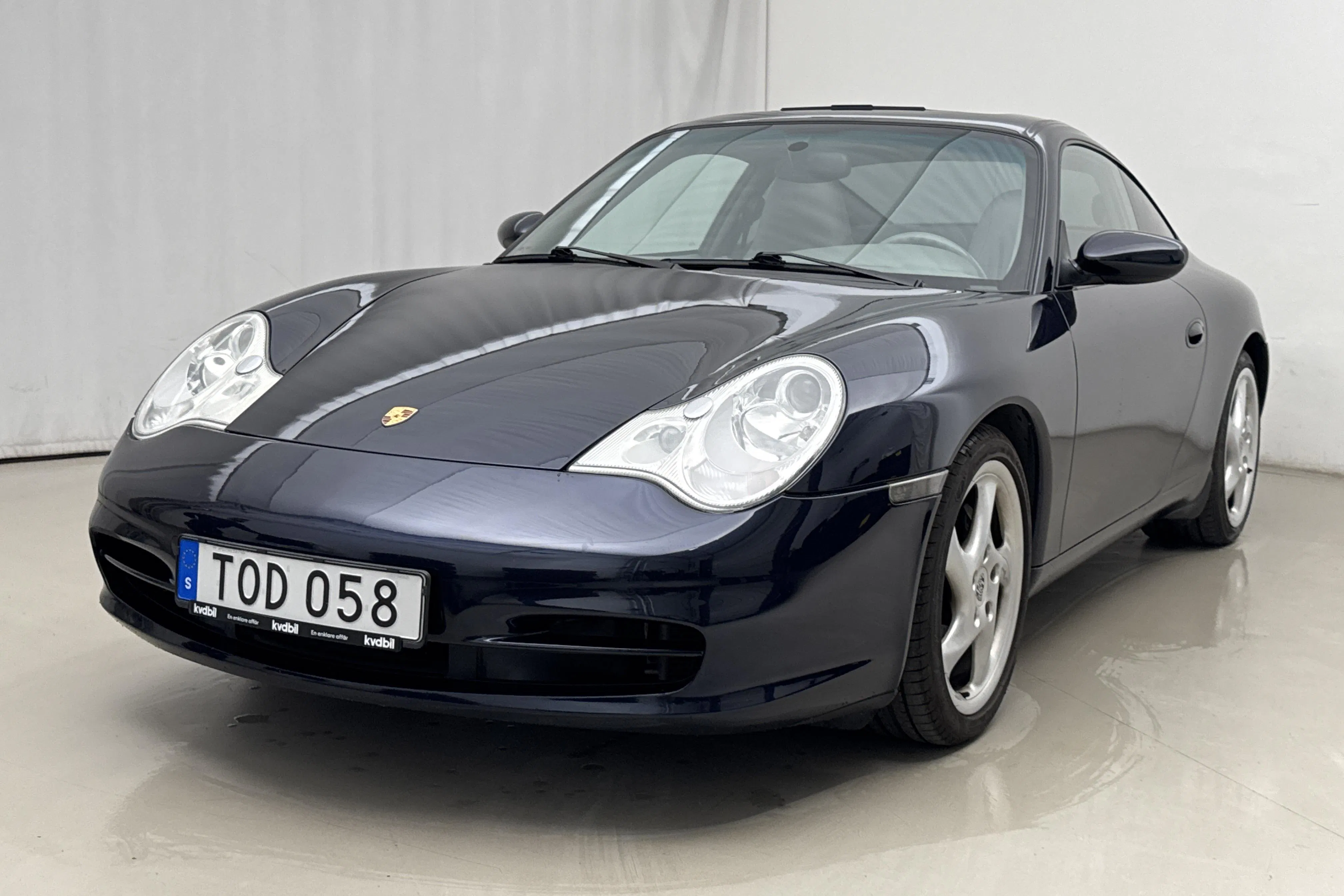 Presentationsfoto 1 av 18: Porsche 911/996 Carrera 3.6 4 Coupé (320hk) - 16 279 mil - Automat - Dark Blue - 2003