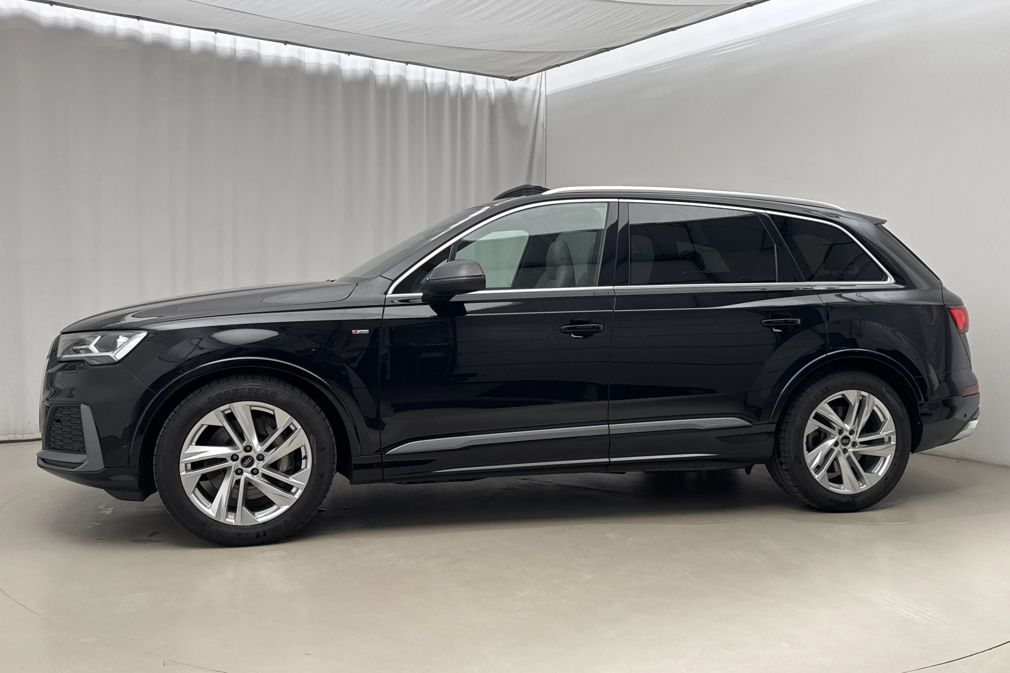 Presentationsfoto 2 av 23: Audi Q7 50 TDI quattro (286hk) - 8 800 mil - Automat - svart - 2022