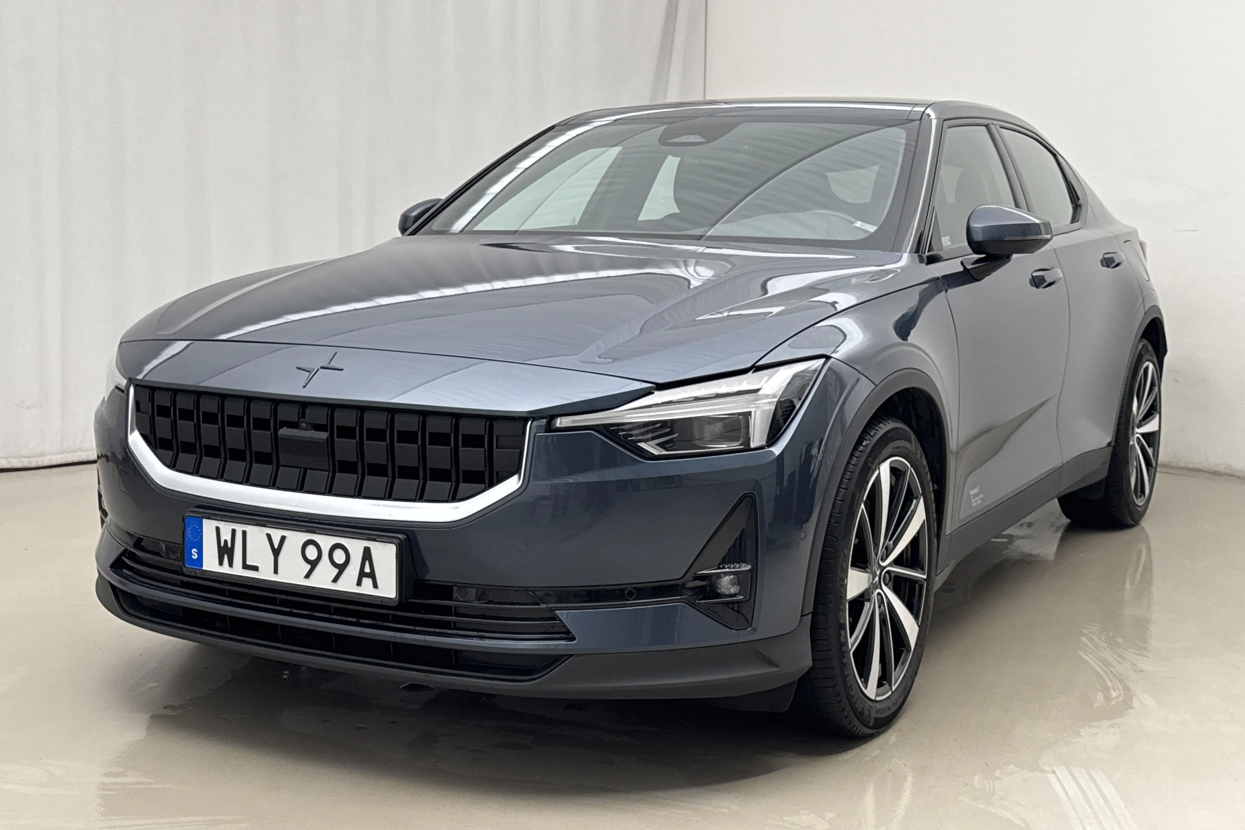 Presentationsfoto 1 av 25: Polestar 2 Long range Dual motor (408hk) - 16 337 mil - Automat - Dark Blue - 2022