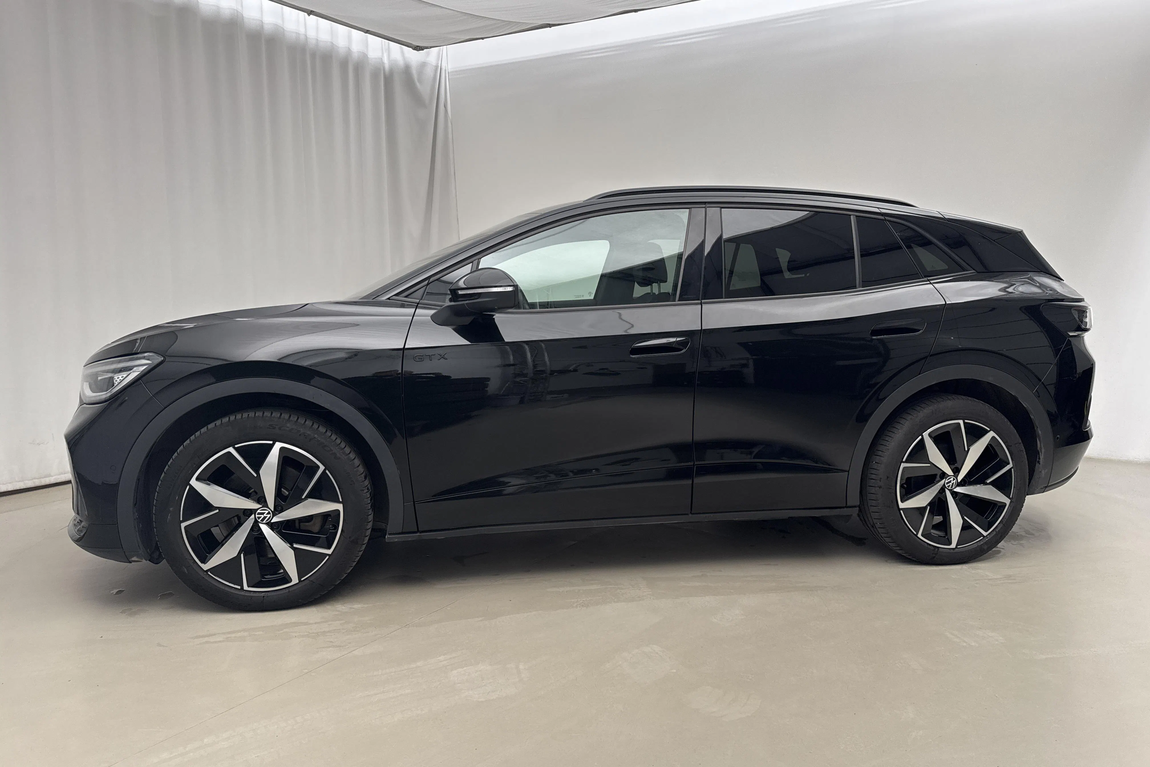 Presentationsfoto 2 av 22: VW ID.4 GTX 77kWh AWD (299hk) - 4 595 mil - Automat - svart - 2023