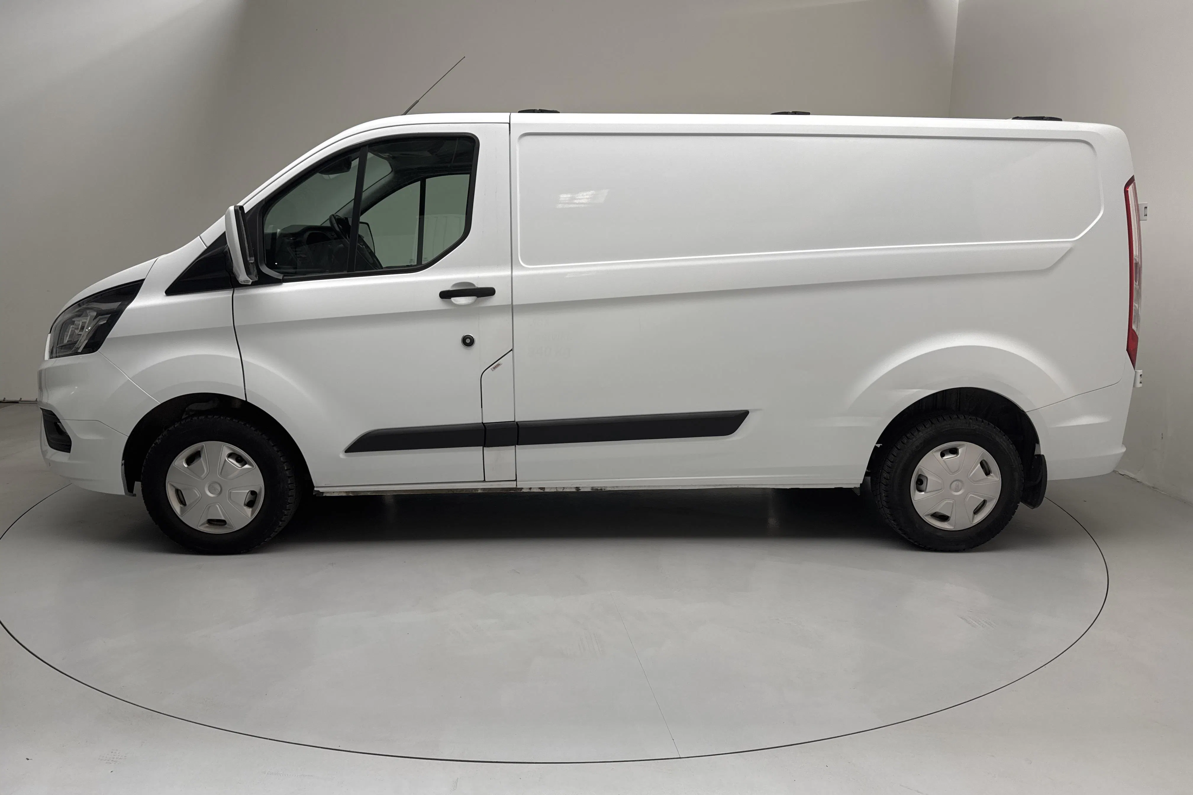 Presentation photo 2 of 12: Ford Transit Custom 300 (130hk) - 188 120 km - Manual - white - 2020