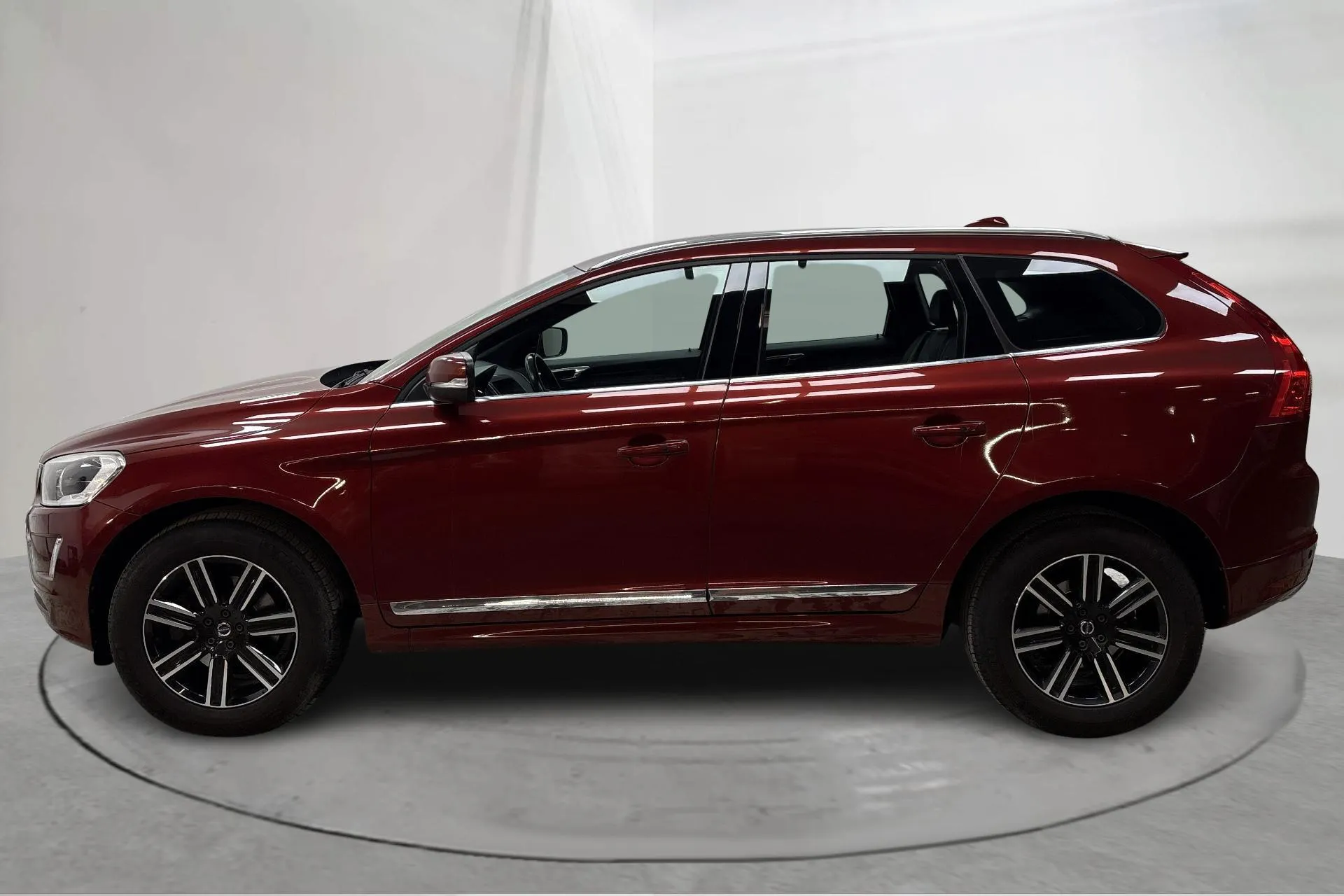 Presentationsfoto 2 av 15: Volvo XC60 D4 AWD (190hk) - 15 083 mil - Automat - röd - 2017