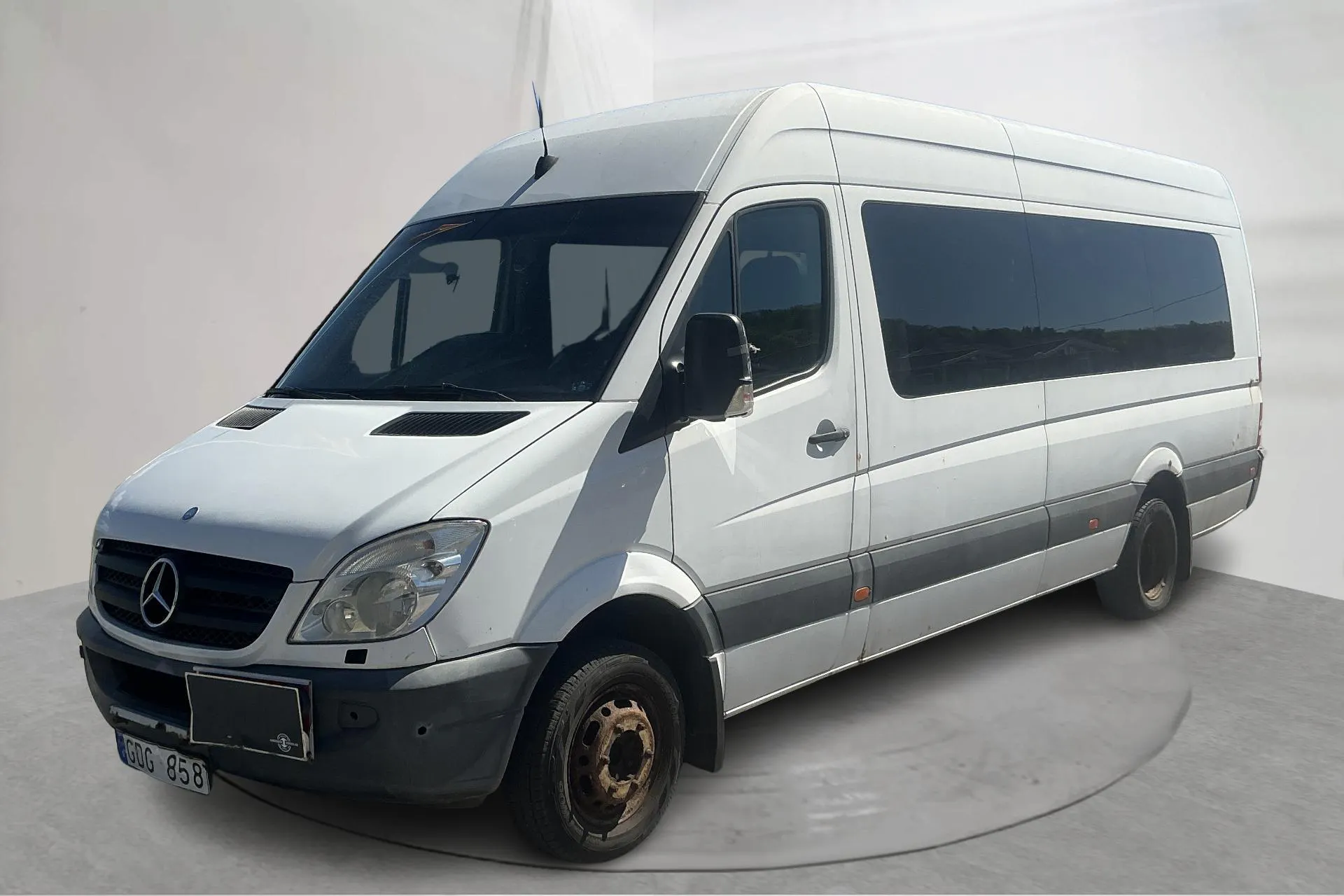 Presentationsfoto 1 av 13: Mercedes Sprinter 516 CDI (163hk) - 209 450 km - Automat - vit - 2012