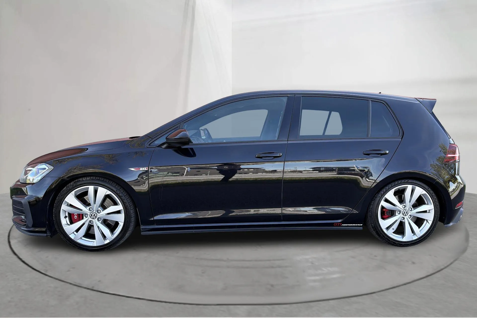 Presentationsfoto 2 av 17: VW Golf VII GTI 5dr (245hk) - 11 360 mil - Manuell - svart - 2018