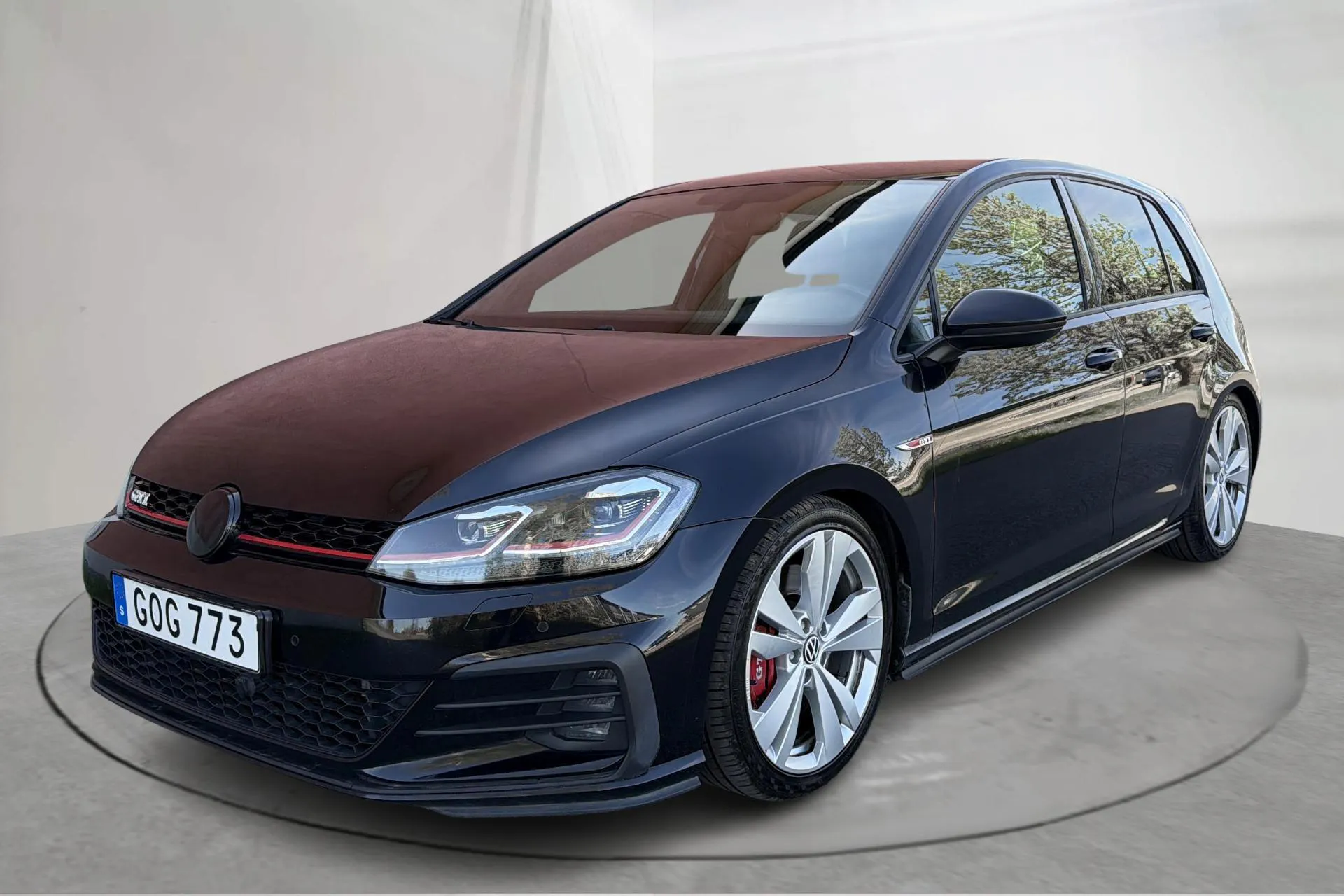 Presentationsfoto 1 av 17: VW Golf VII GTI 5dr (245hk) - 11 360 mil - Manuell - svart - 2018