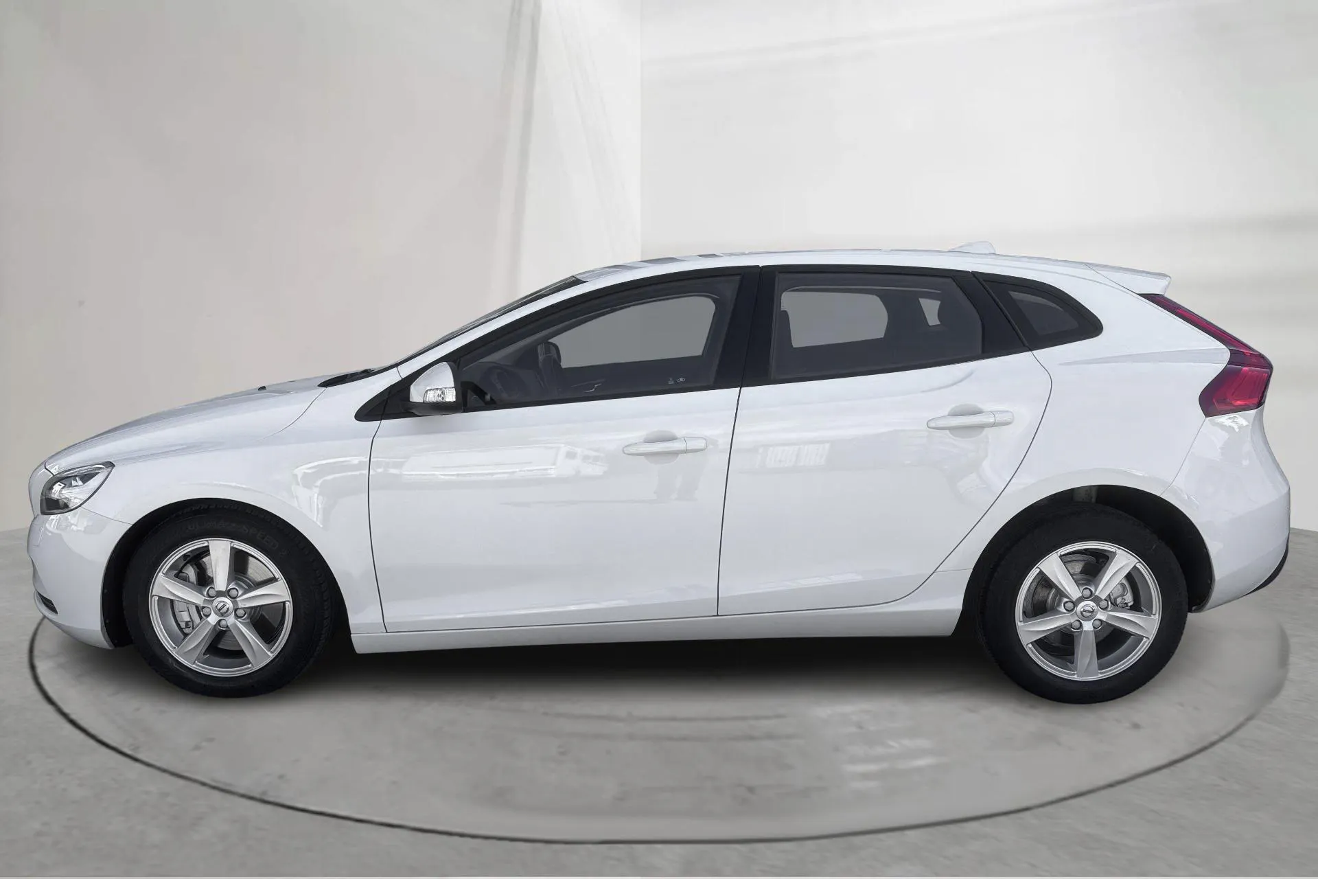 Presentation photo 2 of 14: Volvo V40 T2 (122hk) - 120 030 km - Automatic - white - 2017