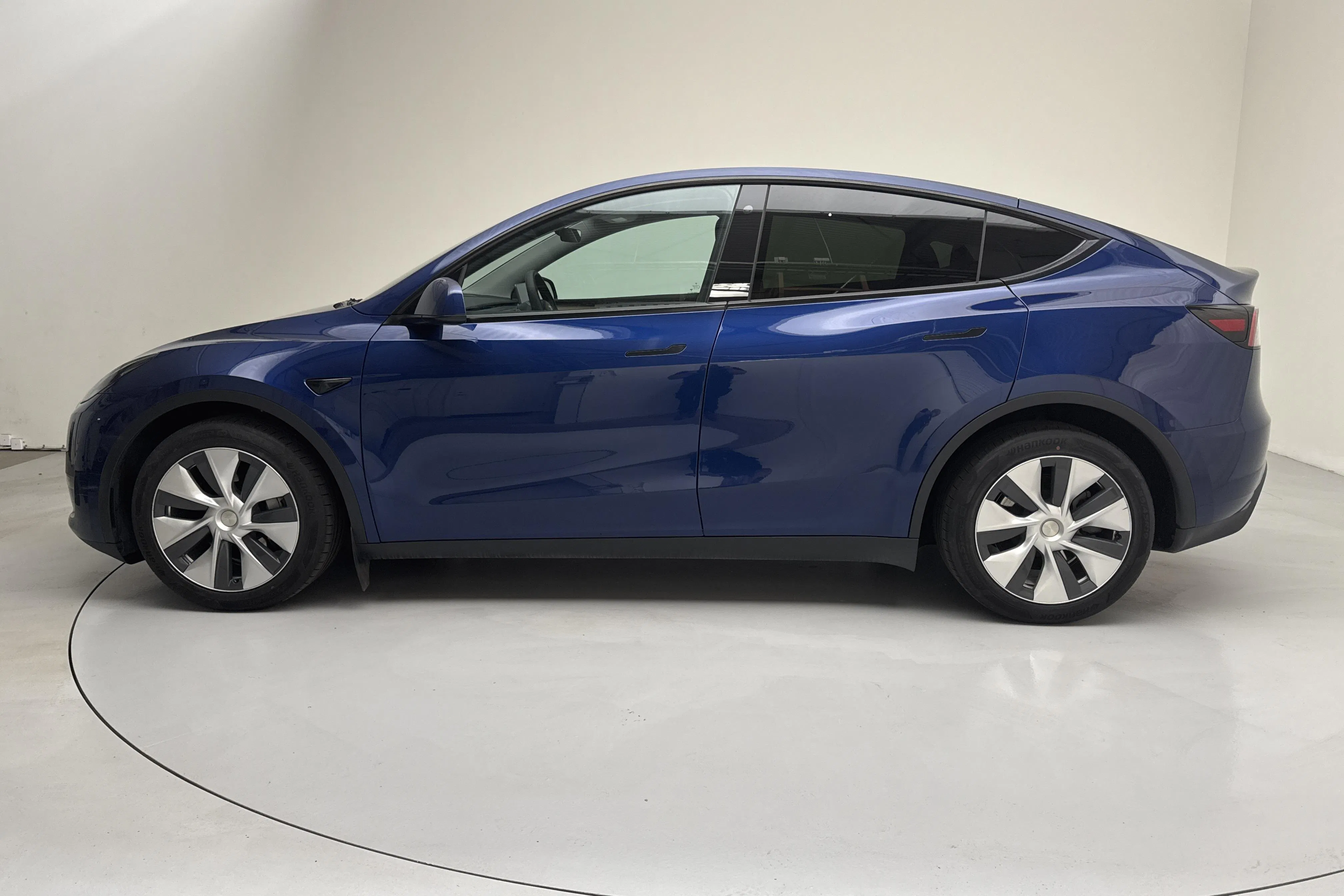 Presentationsfoto 2 av 19: Tesla Model Y Long Range Dual Motor AWD - 8 674 mil - Automat - blå - 2021