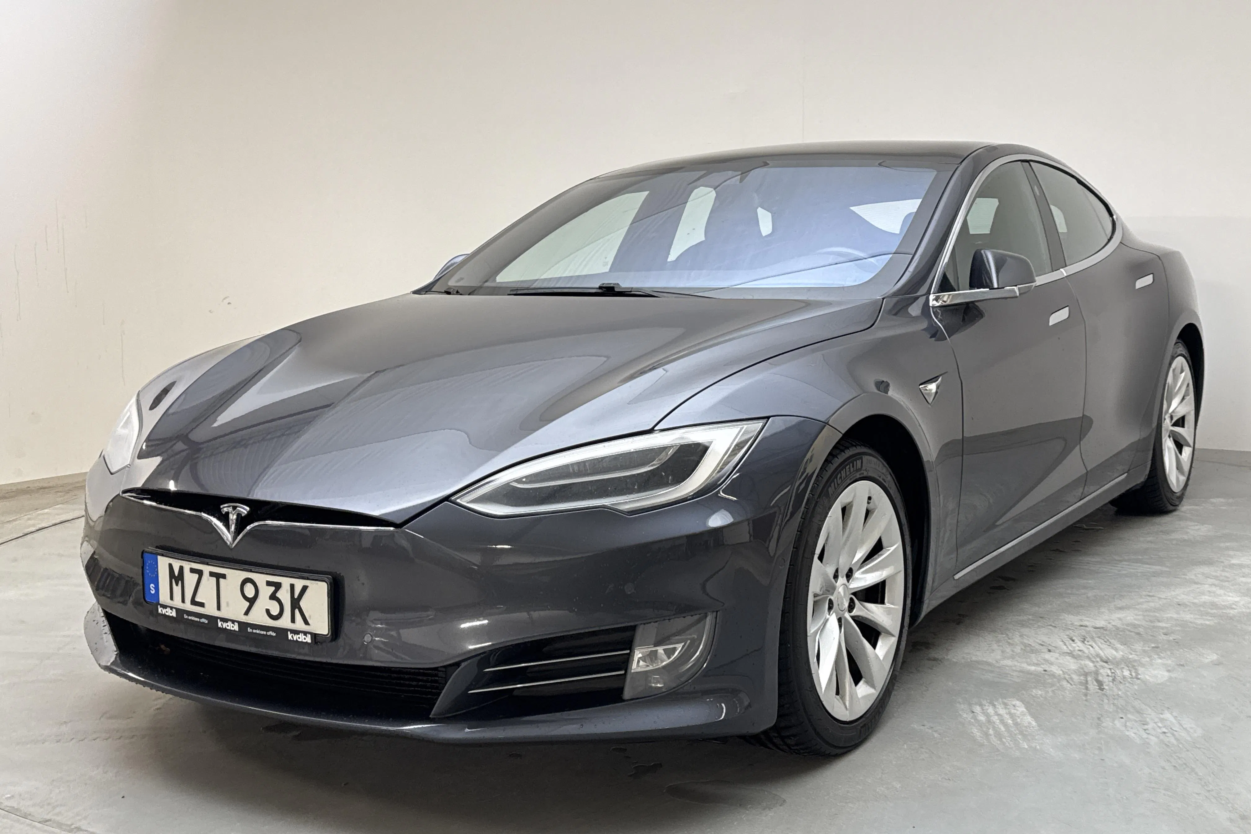 Presentationsfoto 1 av 17: Tesla Model S 100D - 17 275 mil - Automat - silver - 2019