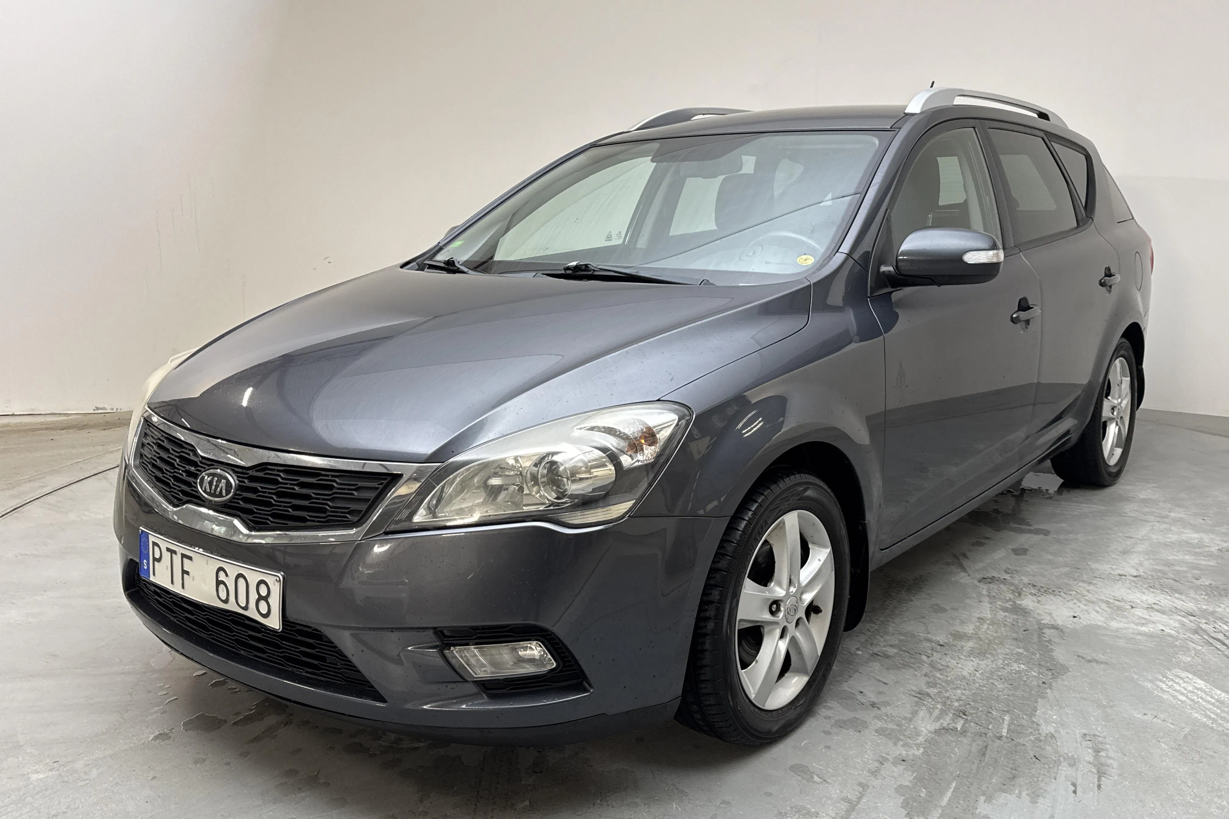 Presentation photo 1 of 12: KIA Cee'd 1.6 CRDi SW (128hk) - 194 070 km - Manual - gray - 2011