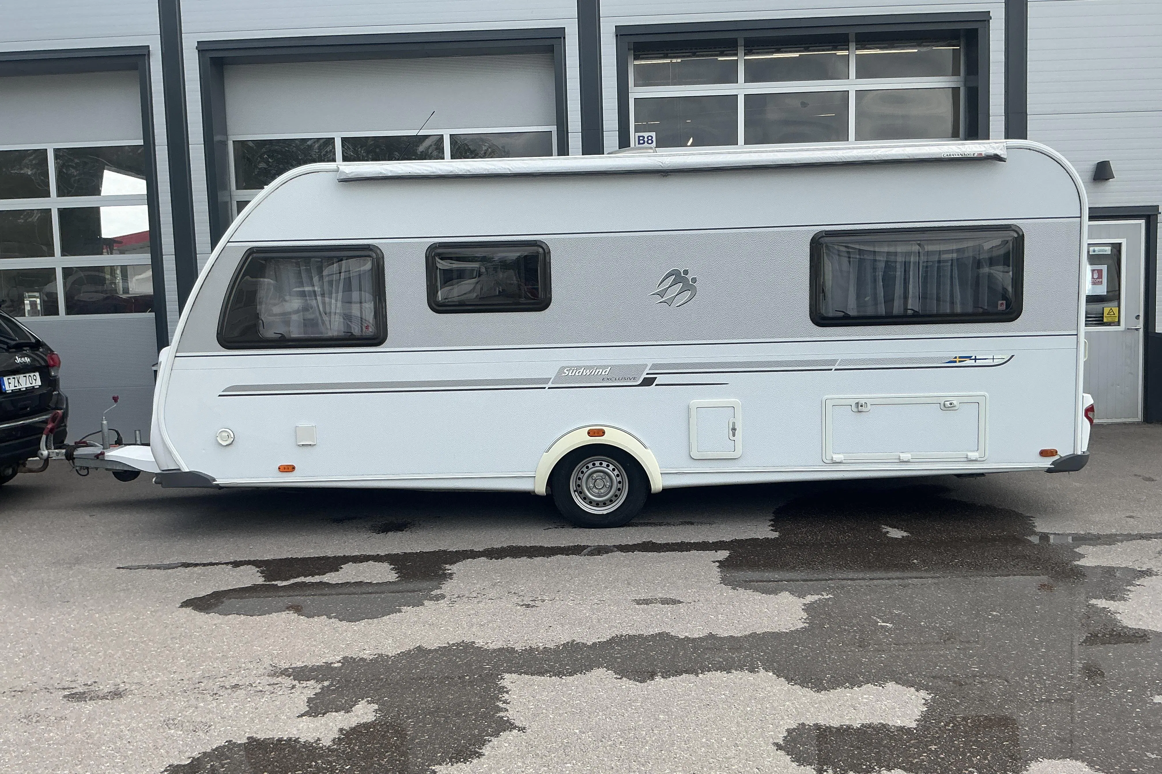 Presentation photo 2 of 29: KNAUS Sudwind 580 EXCLUSIVE Husvagn med förtält - 0 km - white - 2011